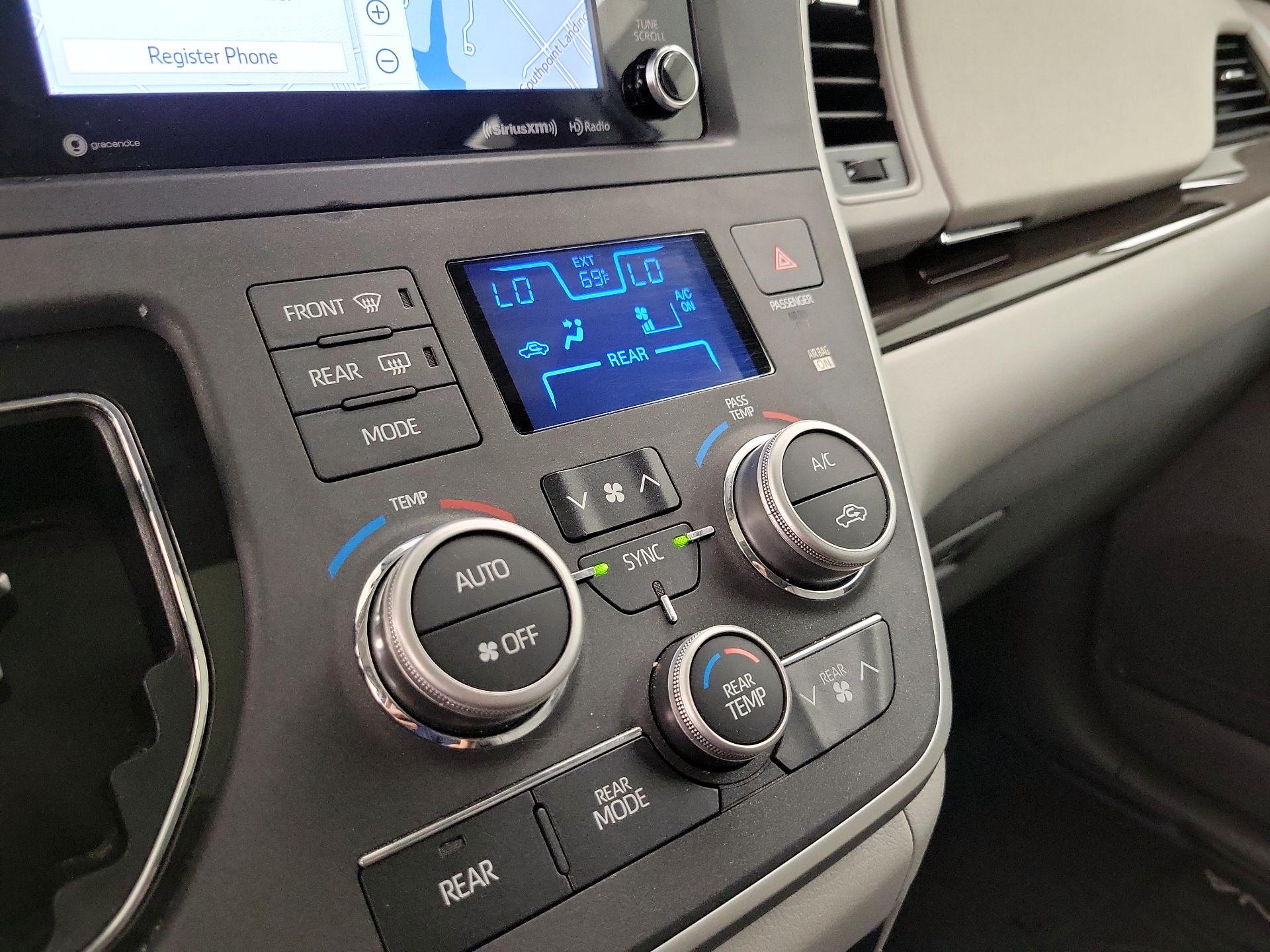 Thumbnail: 2020 Toyota Sienna - 17