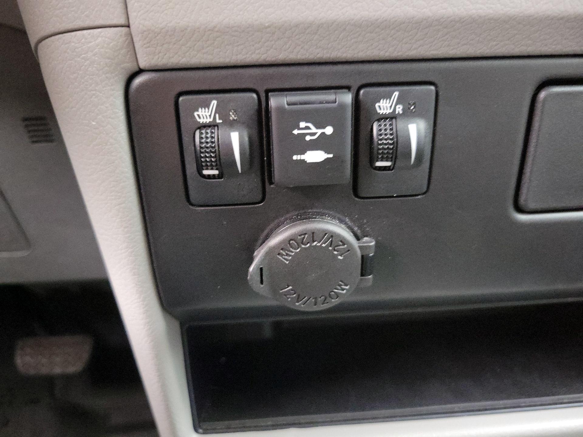 Thumbnail: 2020 Toyota Sienna - 19