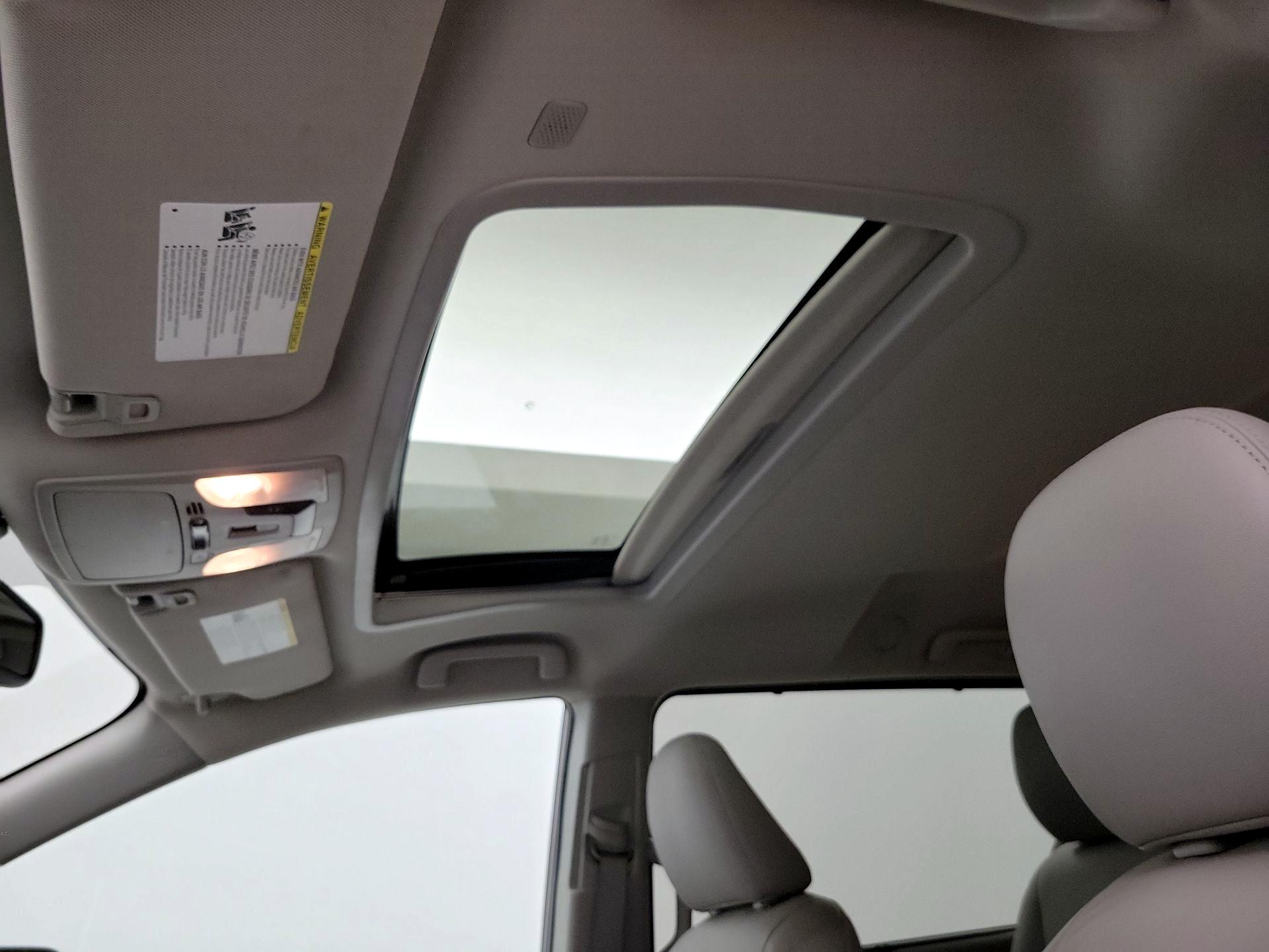 Thumbnail: 2020 Toyota Sienna - 20