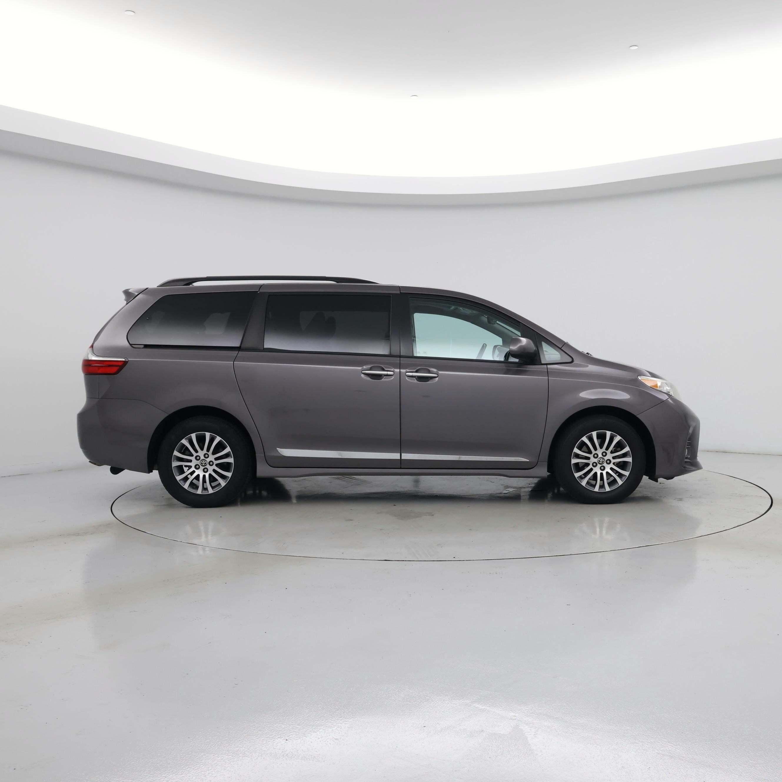 Thumbnail: 2020 Toyota Sienna - 7