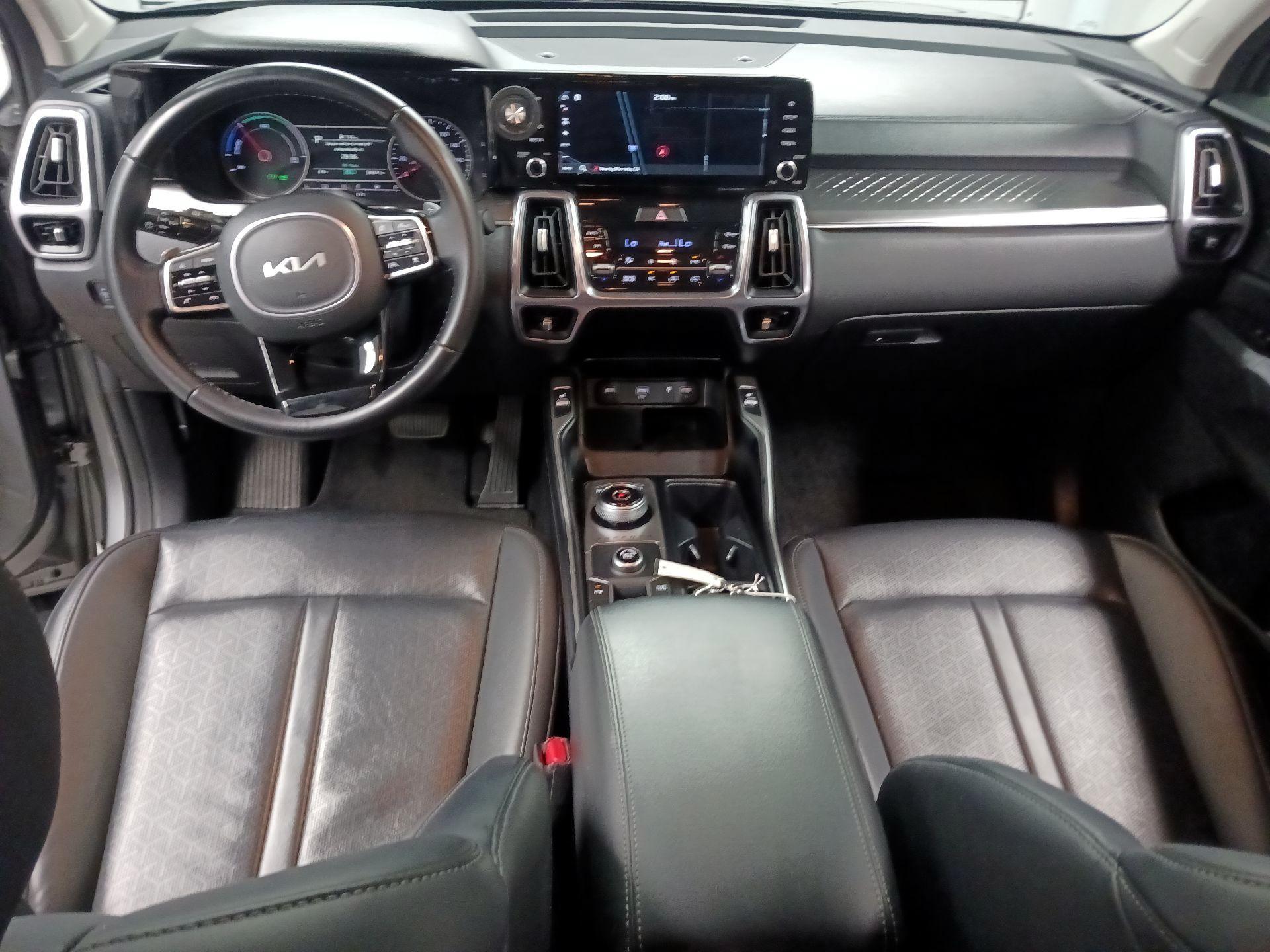 Thumbnail: 2023 Kia Sorento - 9
