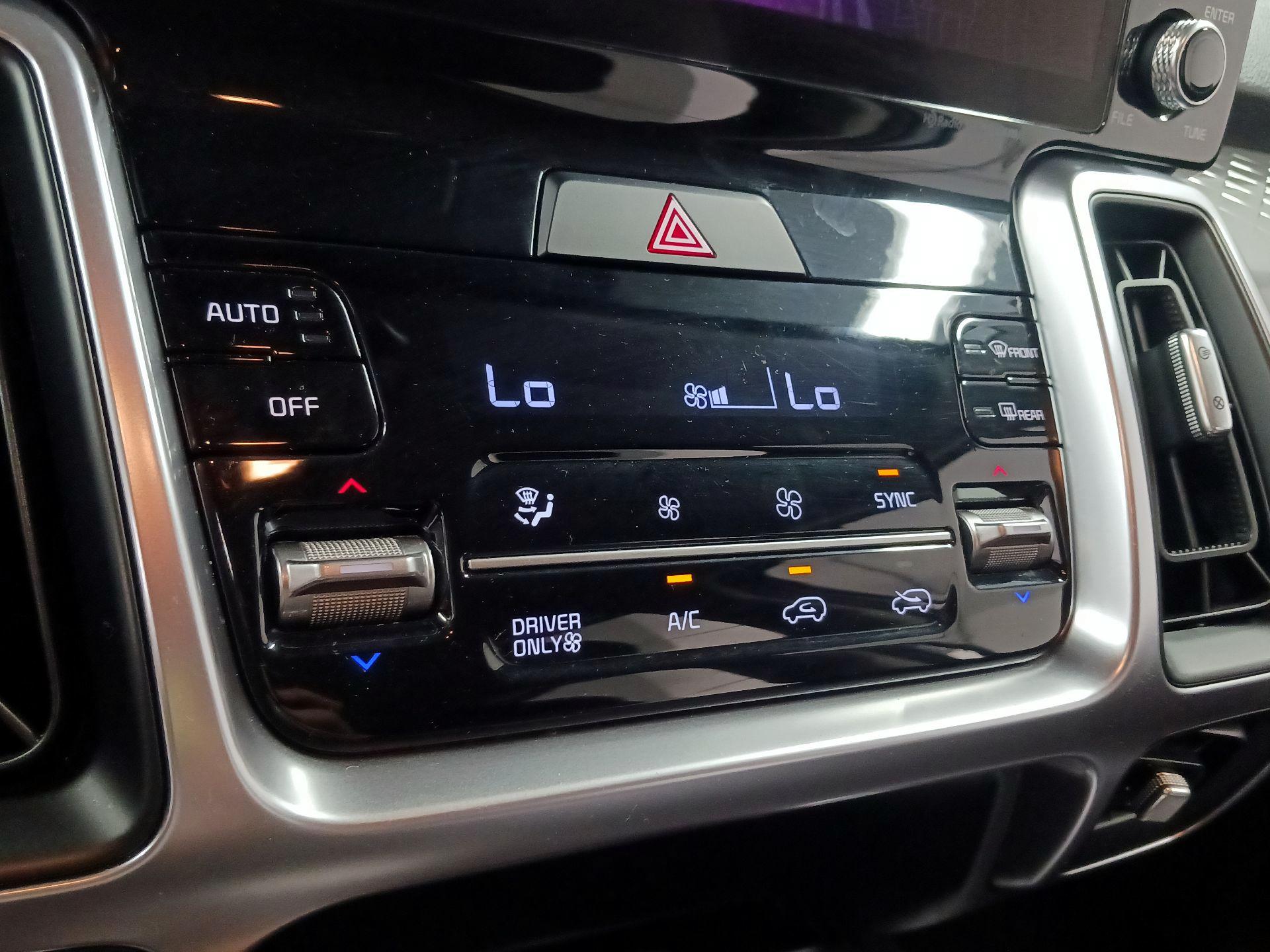 Thumbnail: 2023 Kia Sorento - 17