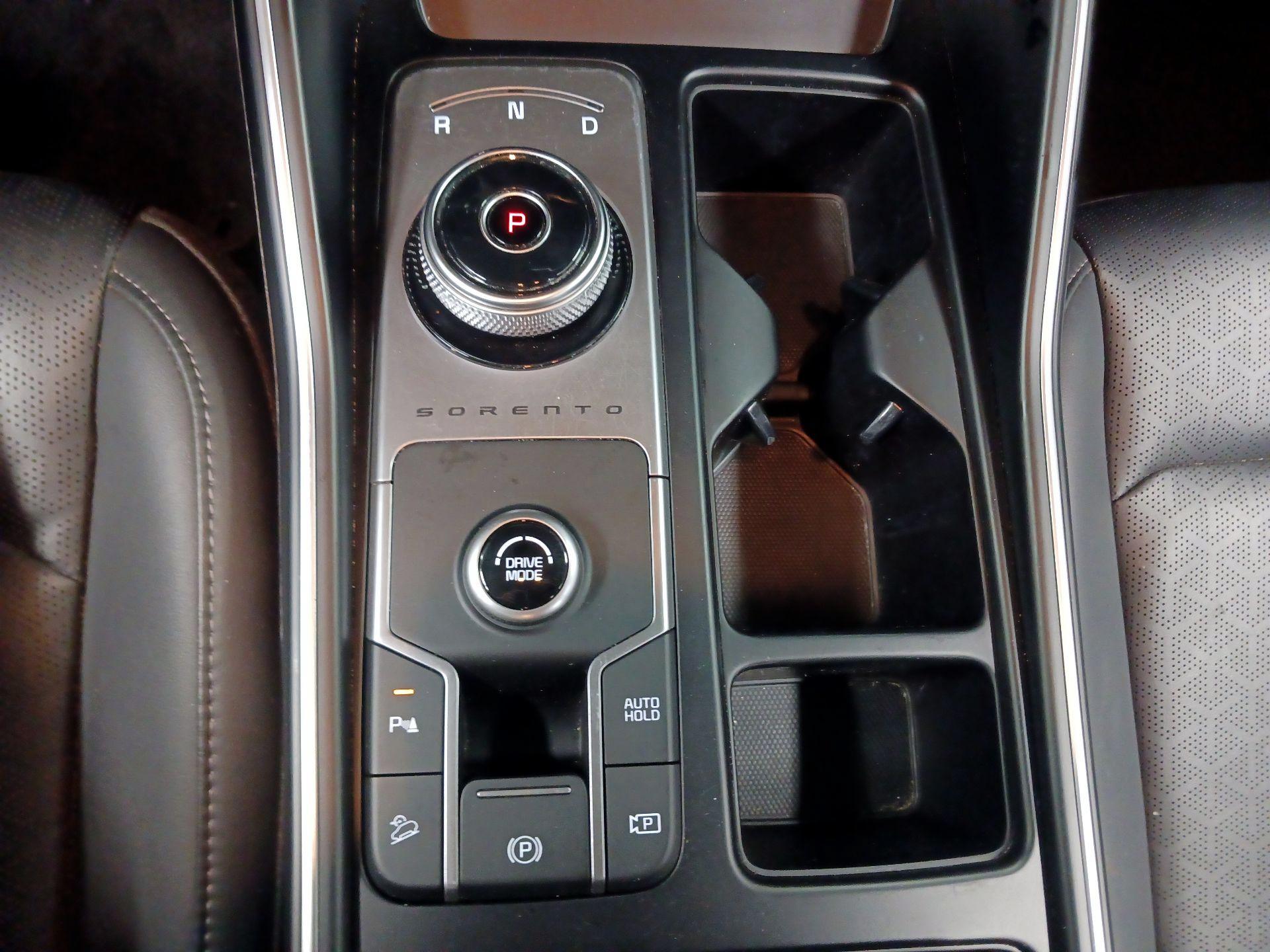 Thumbnail: 2023 Kia Sorento - 18