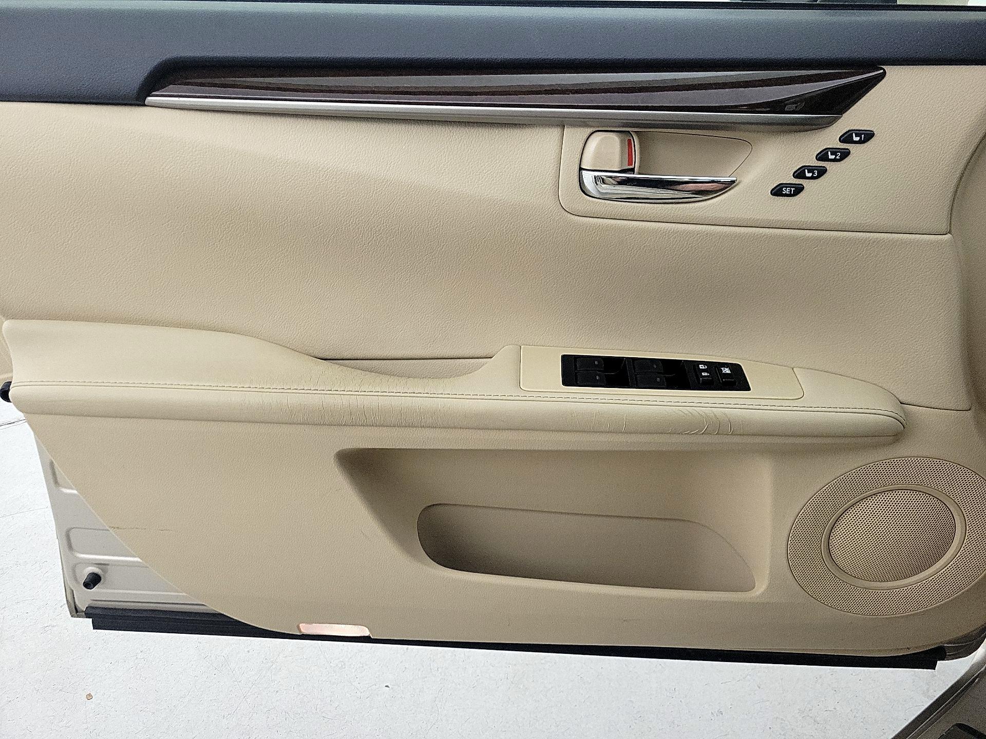 Thumbnail: 2015 Lexus ES - 12