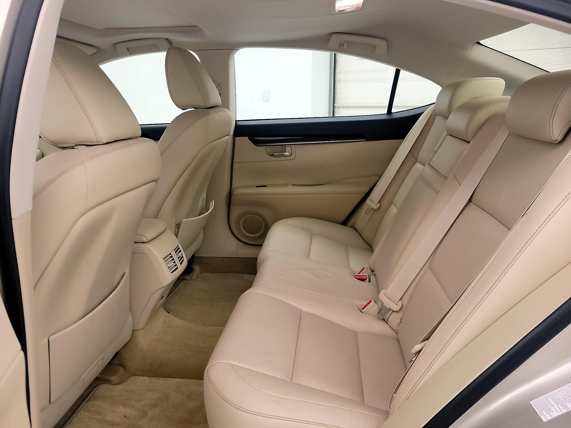 Thumbnail: 2015 Lexus ES - 20