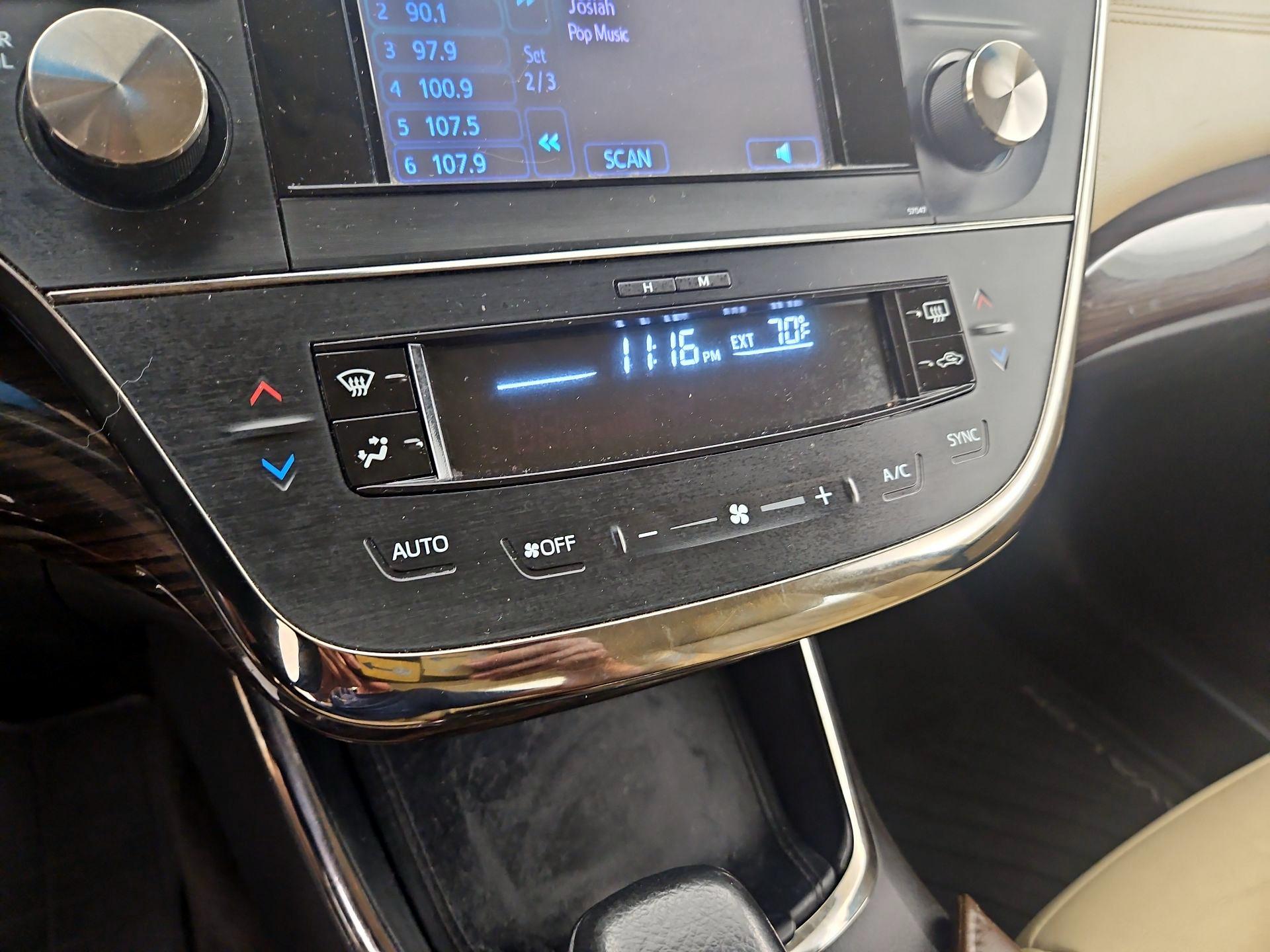 Thumbnail: 2014 Toyota Avalon - 16
