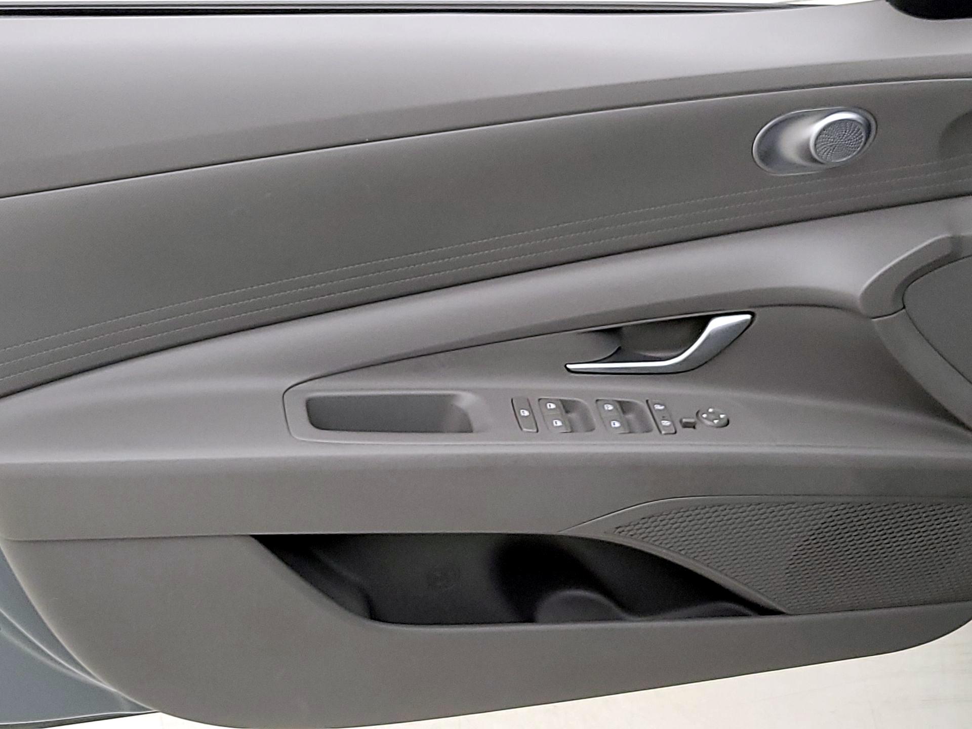 Thumbnail: 2022 Hyundai Elantra - 12