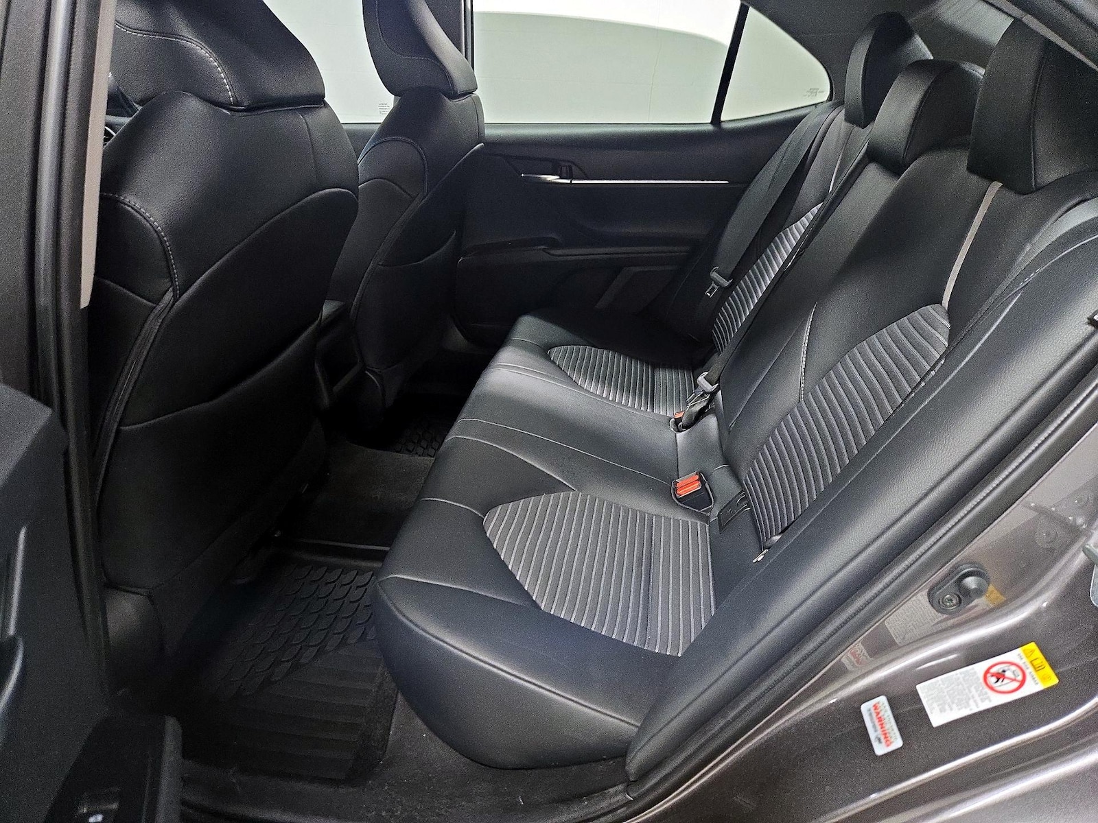2018 Toyota Camry SE - Photo 11