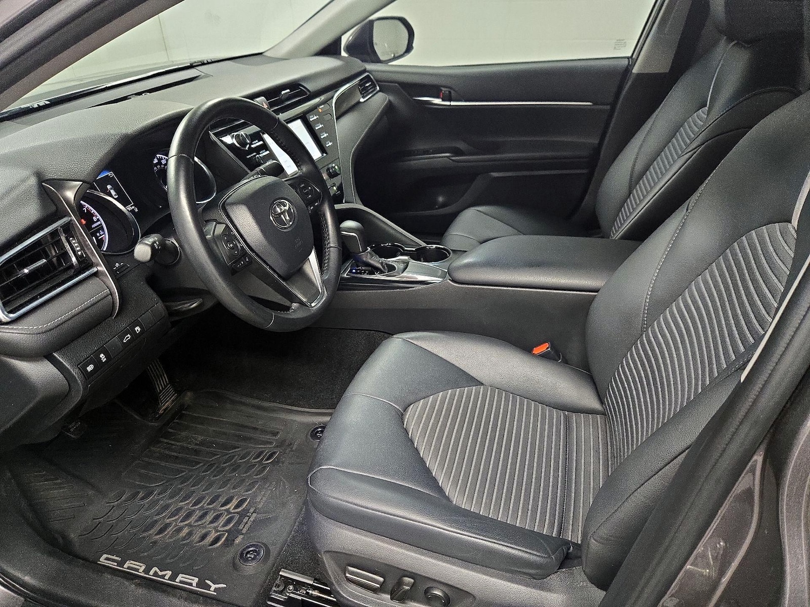 2018 Toyota Camry SE - Photo 12