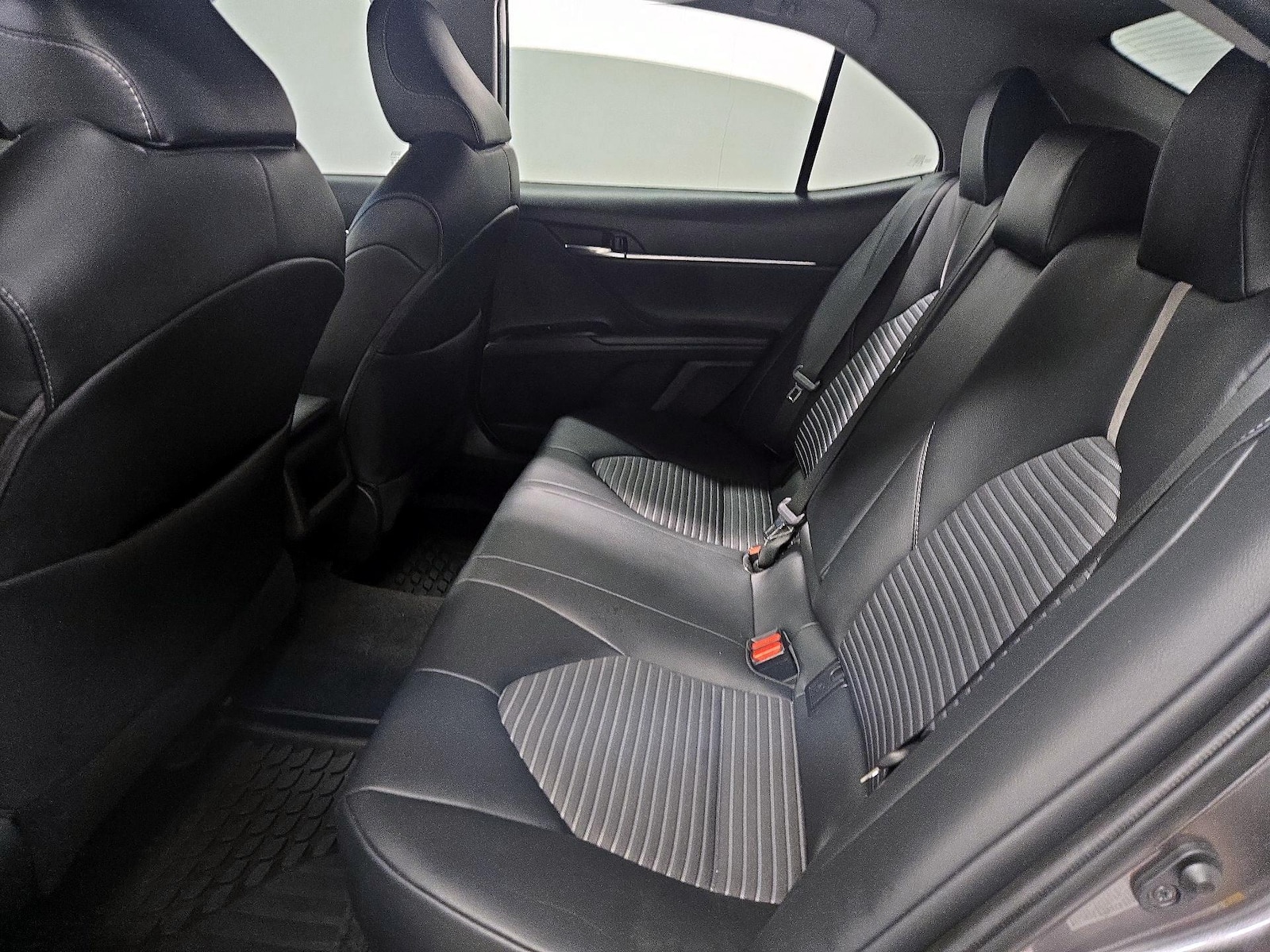 2018 Toyota Camry SE - Photo 20
