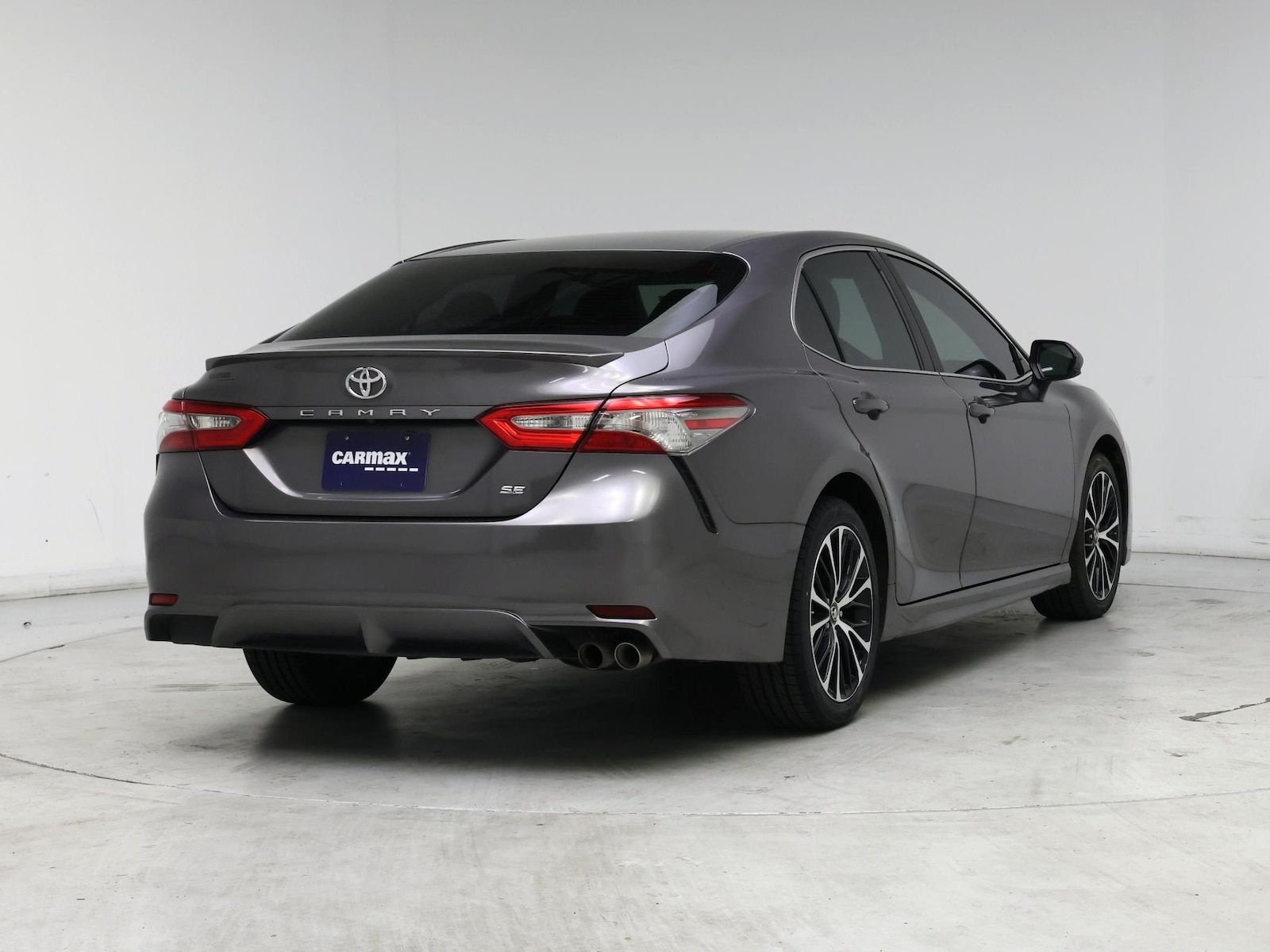 2018 Toyota Camry SE - Photo 9