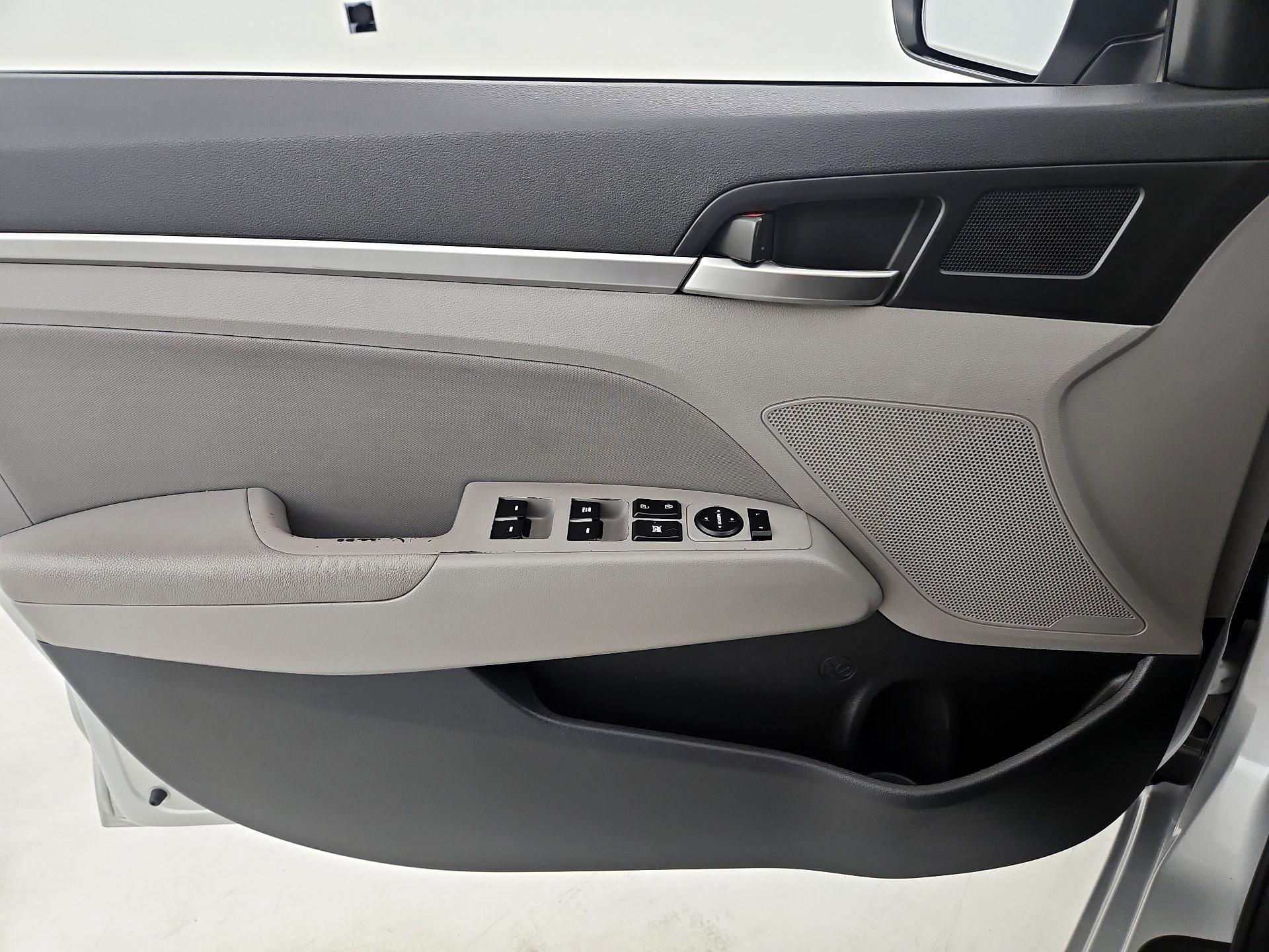 Thumbnail: 2019 Hyundai Elantra - 10