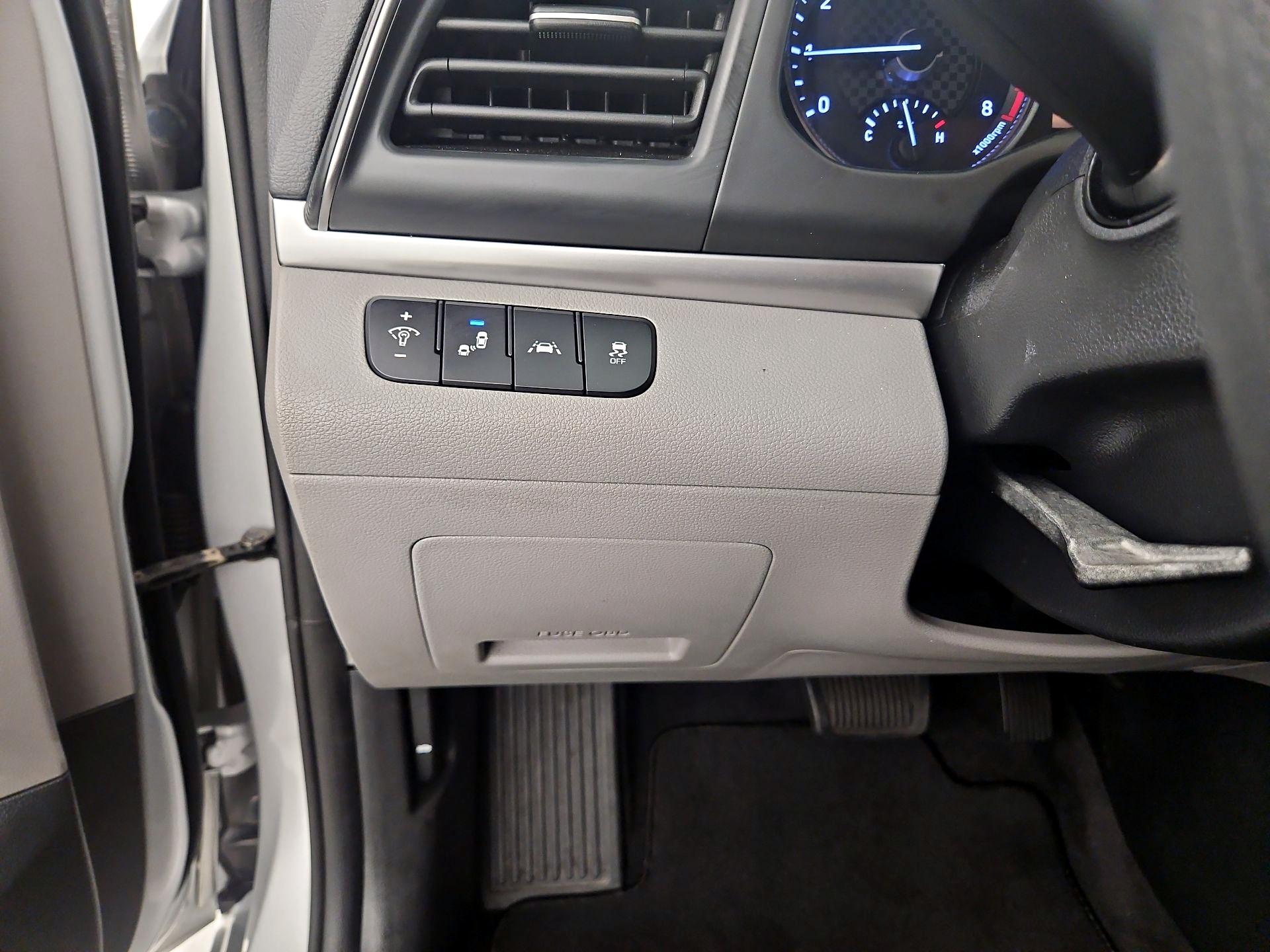 Thumbnail: 2019 Hyundai Elantra - 11