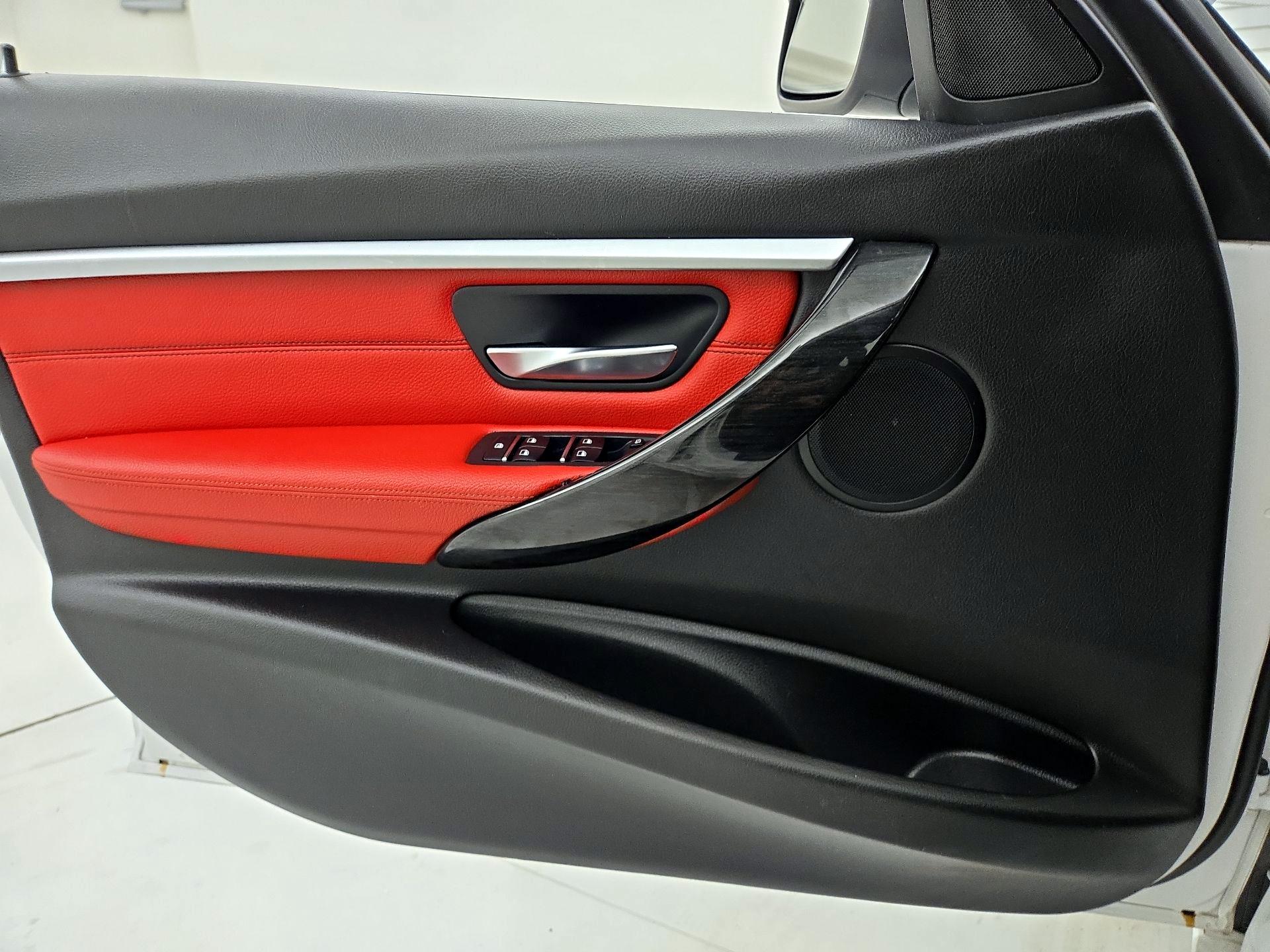Thumbnail: 2018 BMW 3 Series - 10