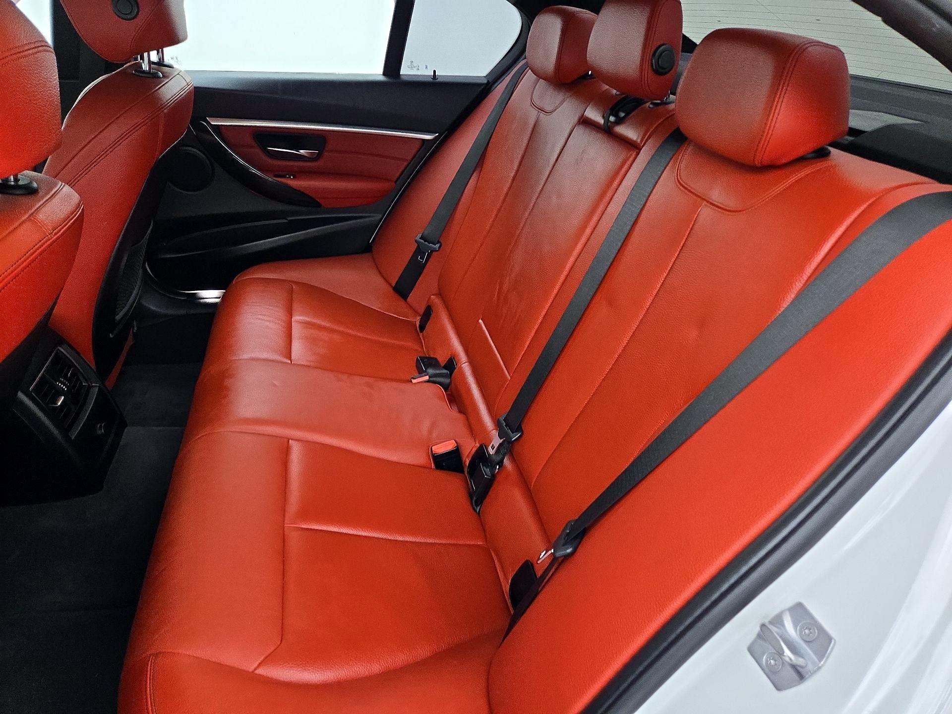 Thumbnail: 2018 BMW 3 Series - 16