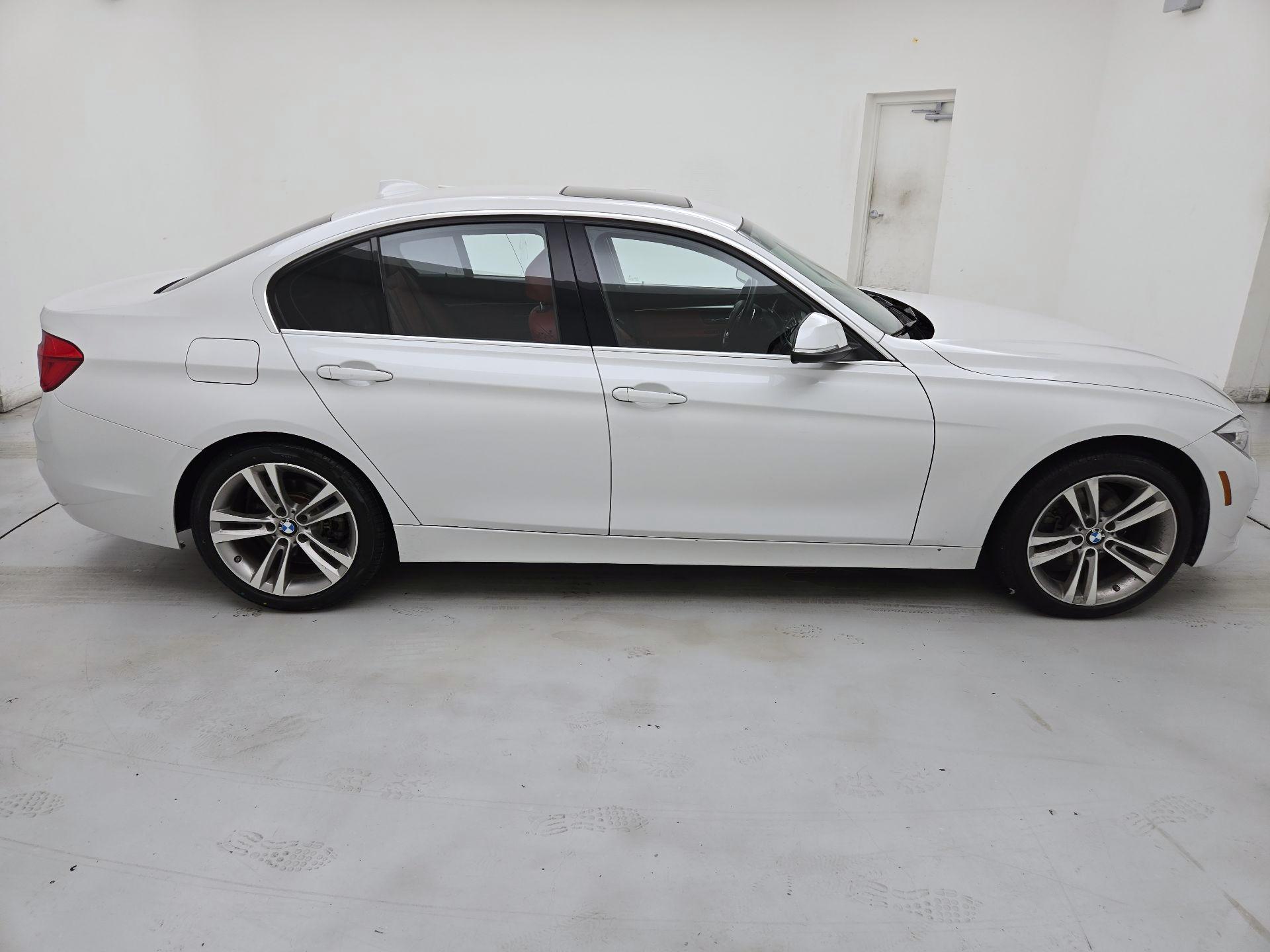 Thumbnail: 2018 BMW 3 Series - 4