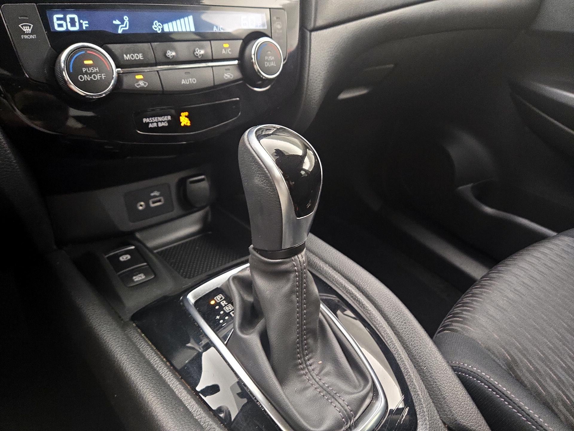 Thumbnail: 2019 Nissan Rogue - 17