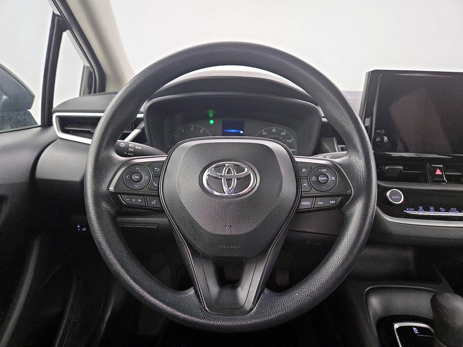 2024 Toyota Corolla LE - Photo 11