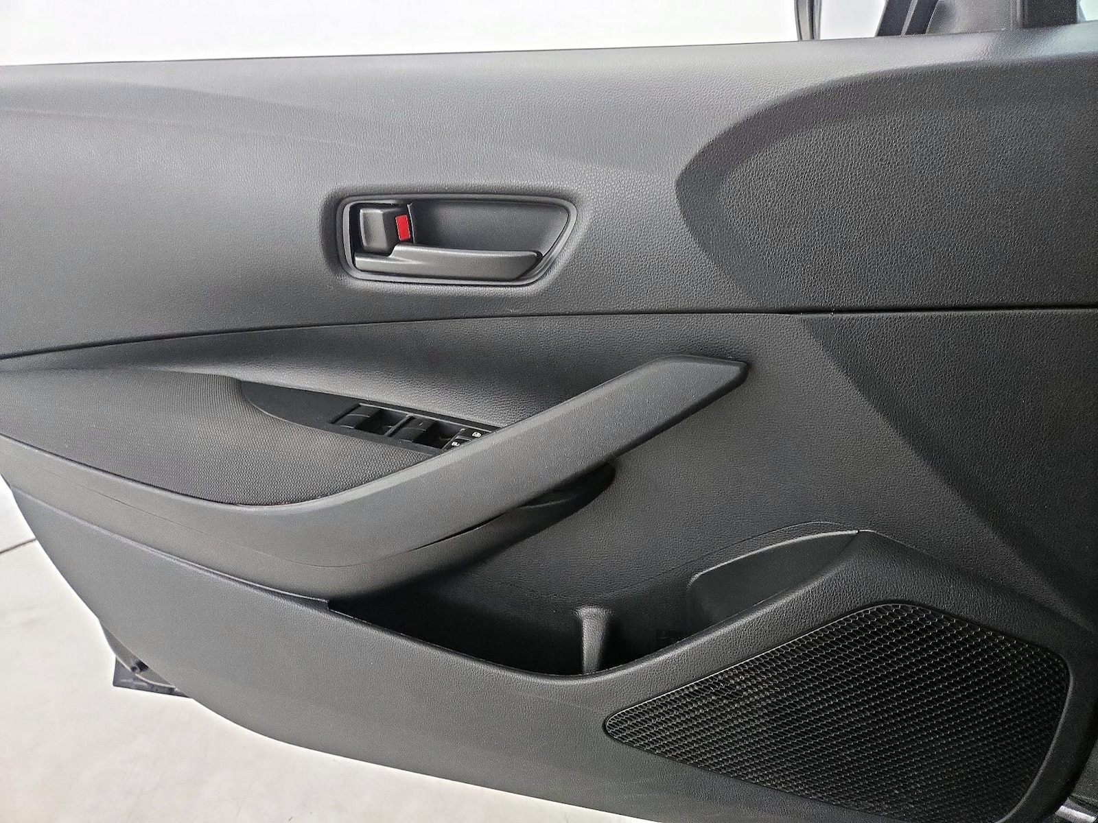 2024 Toyota Corolla LE - Photo 13
