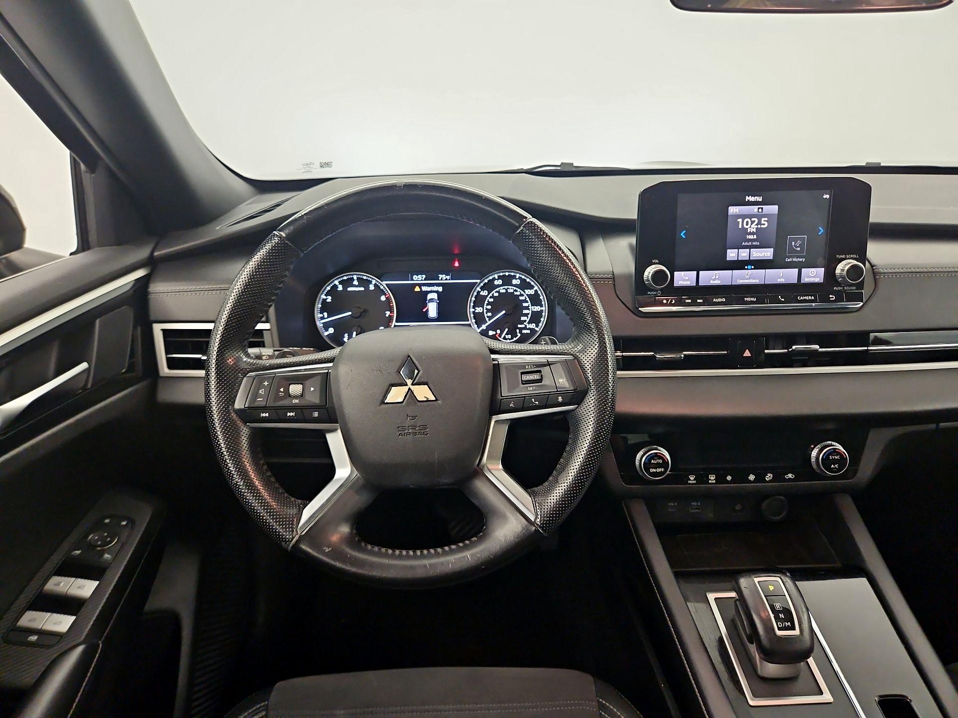 Thumbnail: 2022 Mitsubishi Outlander - 10