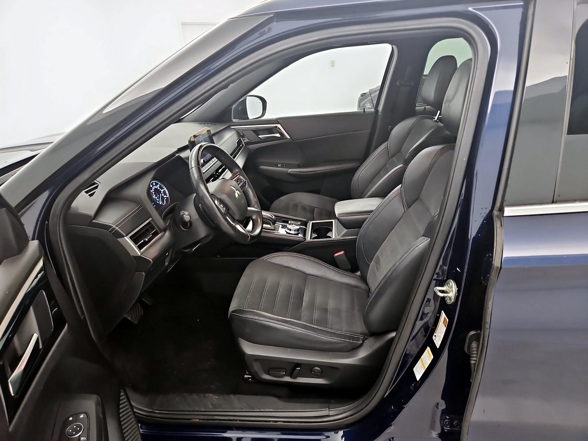 Thumbnail: 2022 Mitsubishi Outlander - 11