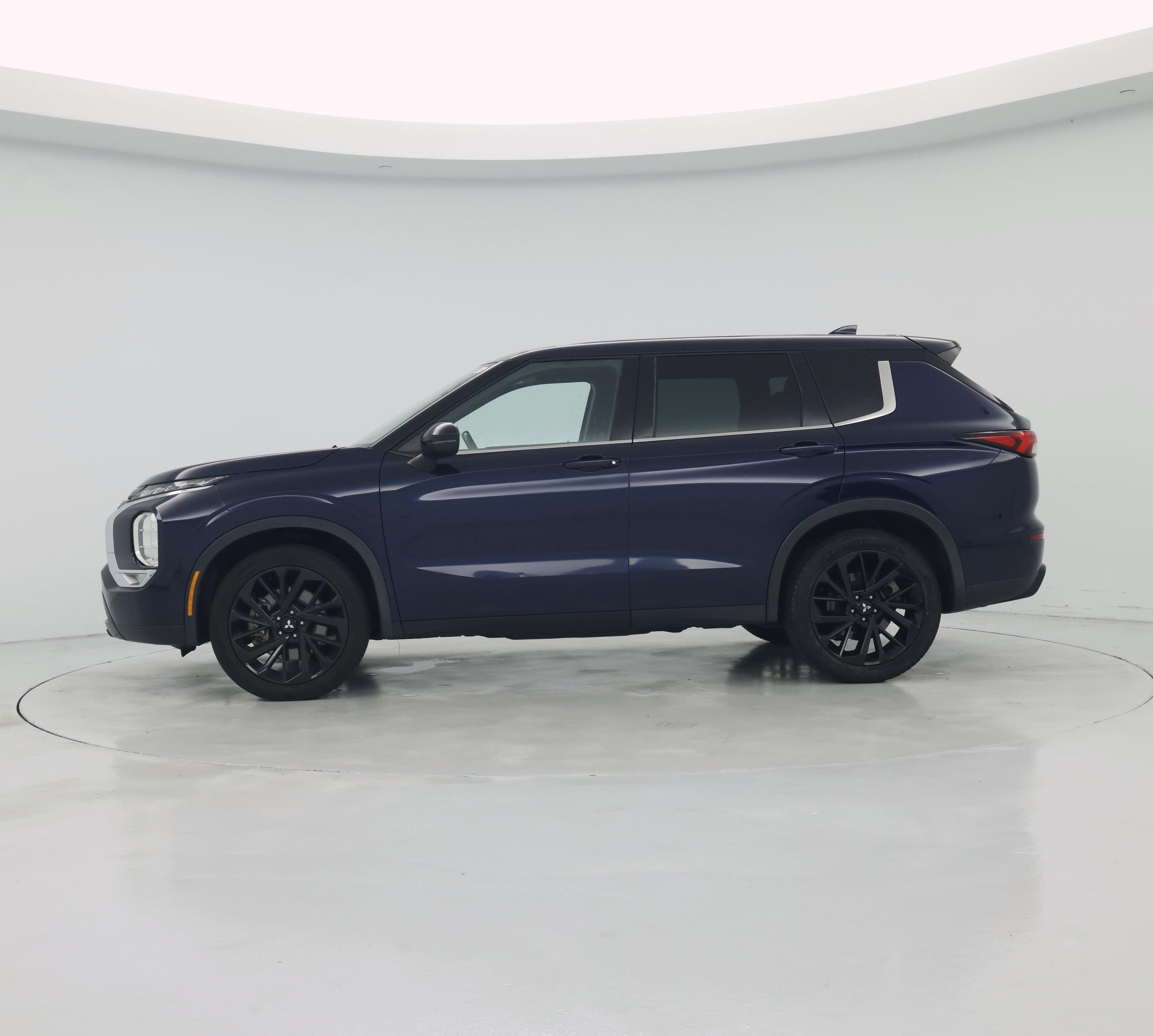 Thumbnail: 2022 Mitsubishi Outlander - 3