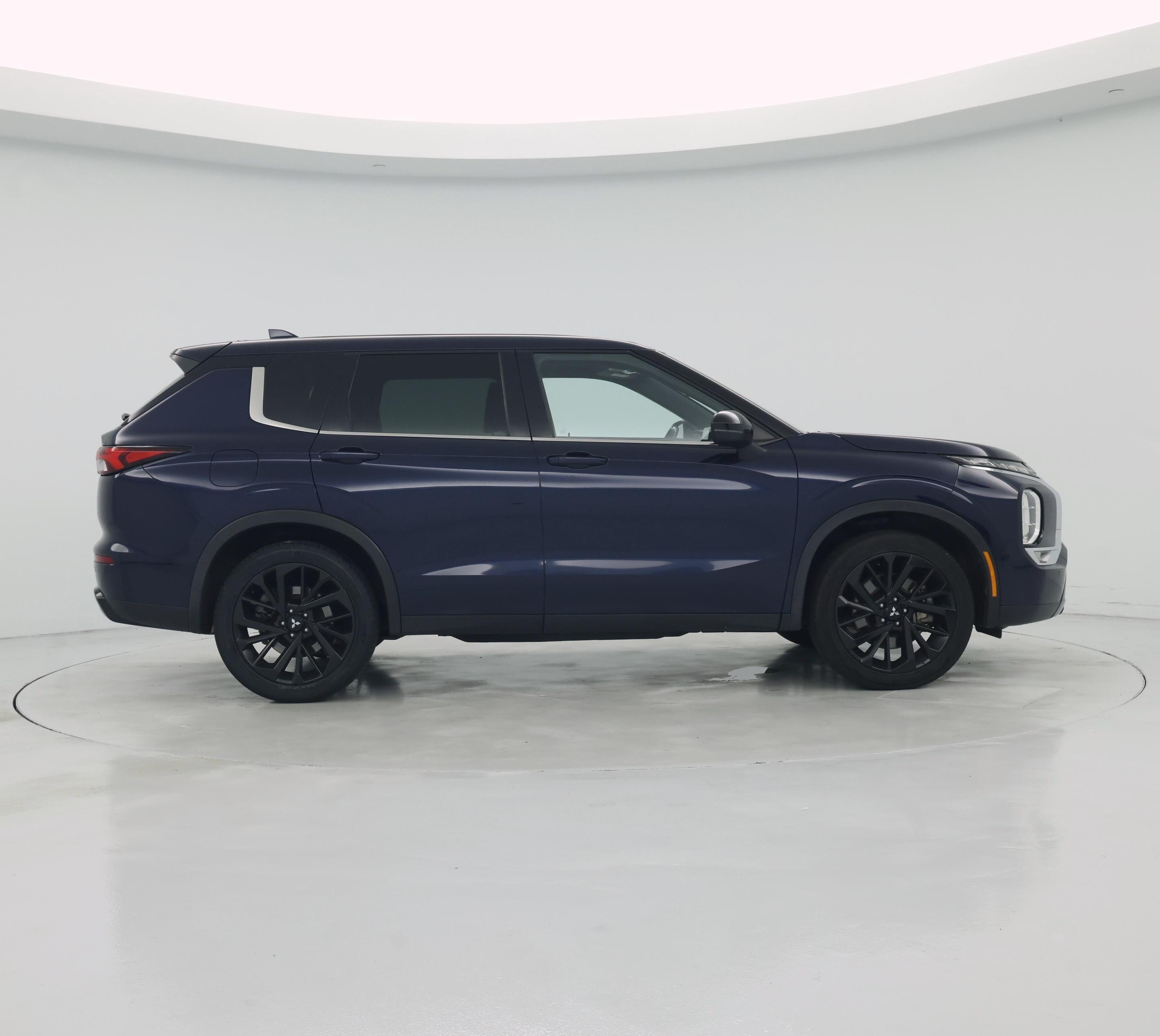Thumbnail: 2022 Mitsubishi Outlander - 7