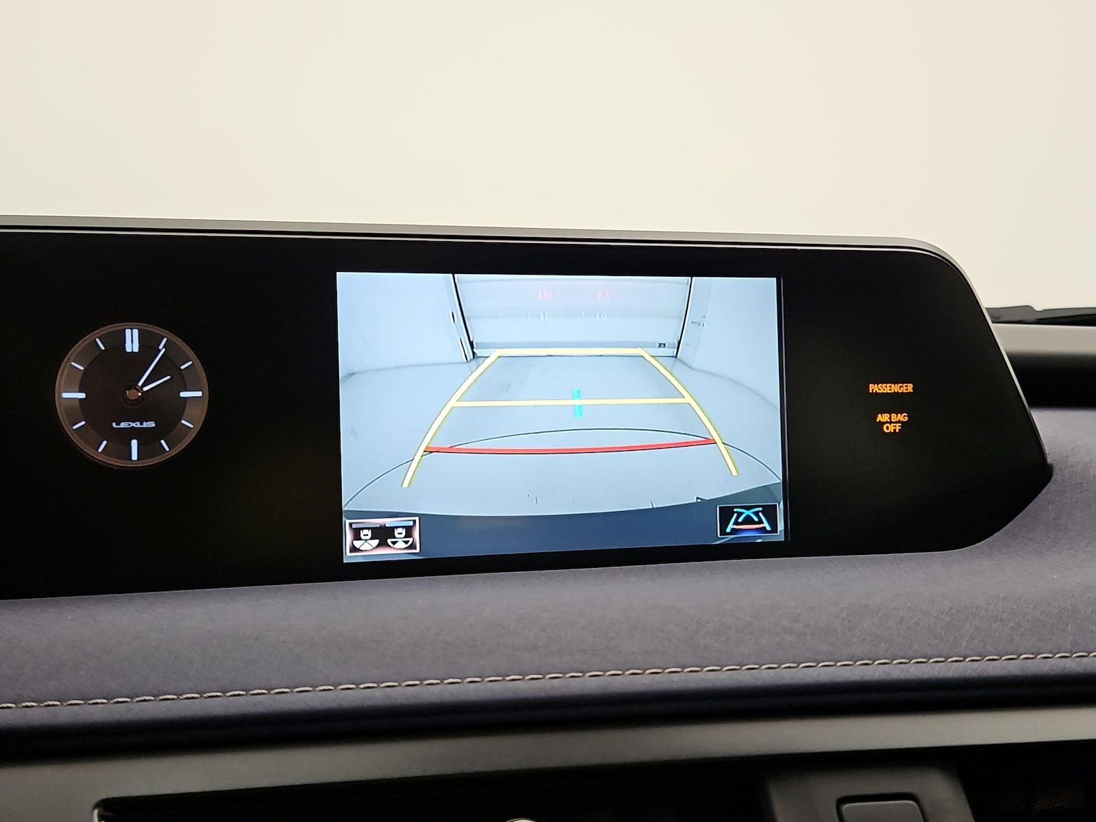 2021 Lexus UX Hybrid 250h - Photo 15