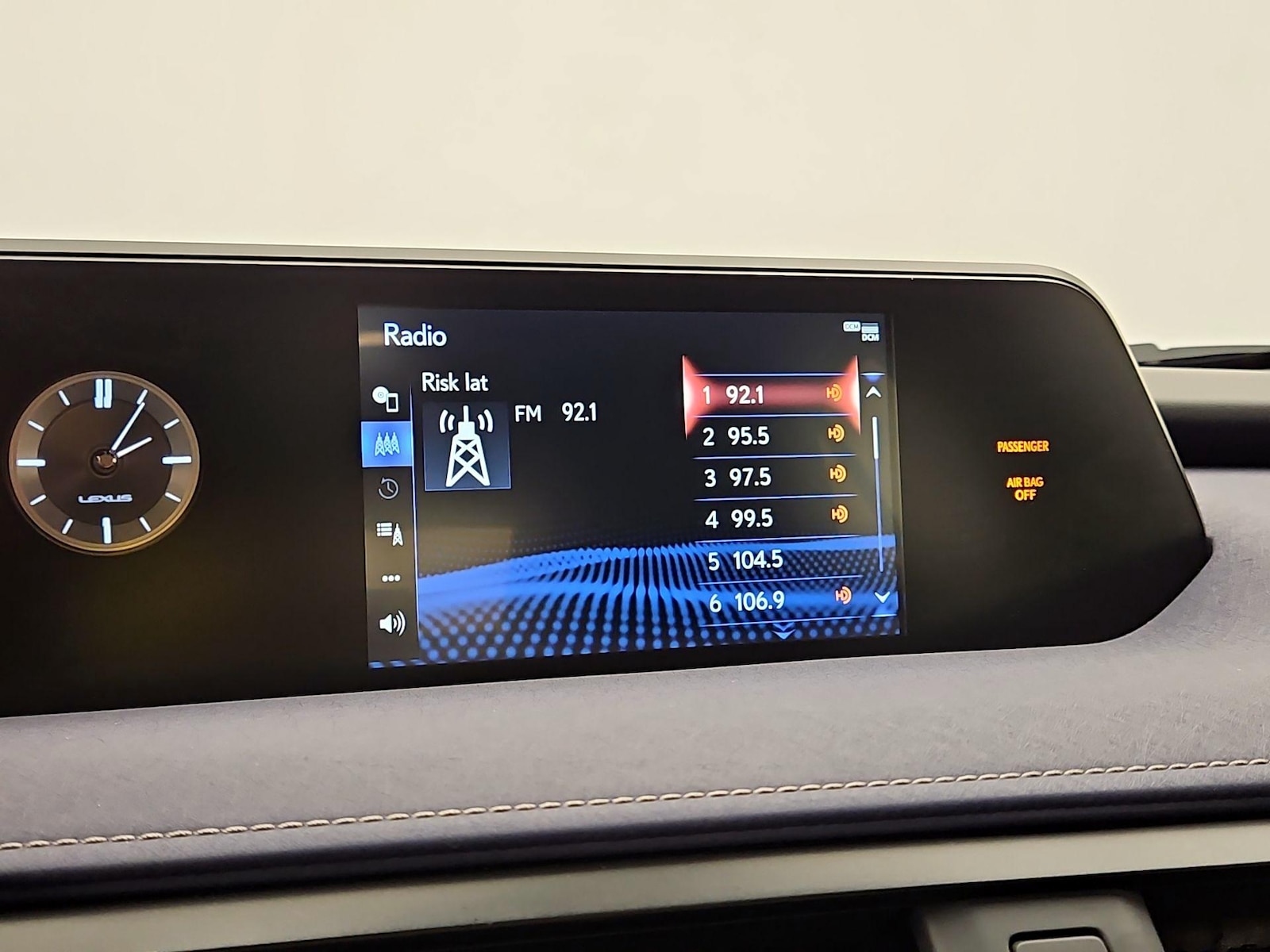 2021 Lexus UX Hybrid 250h - Photo 16
