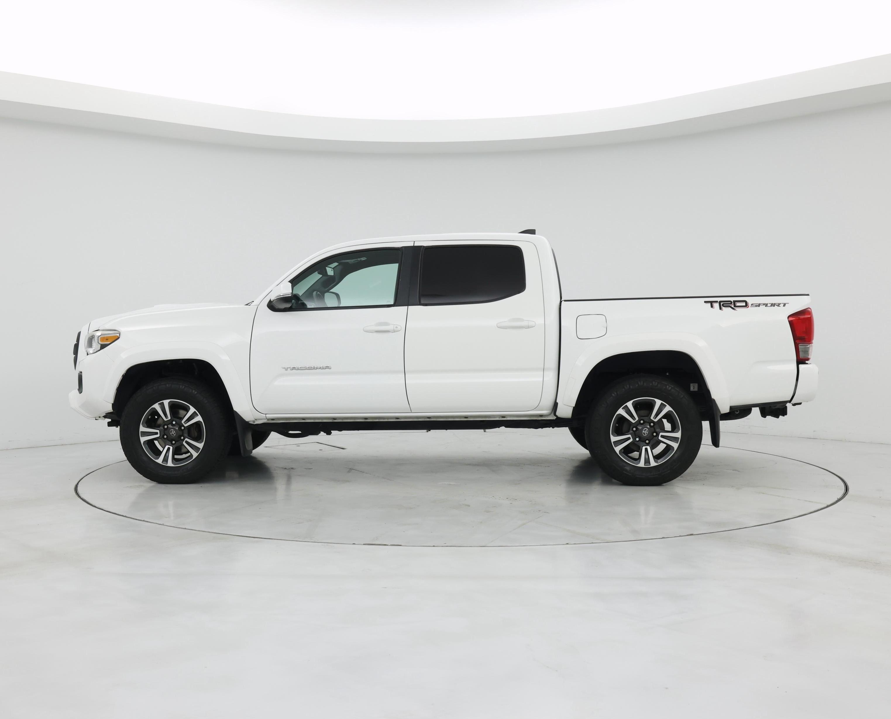 Thumbnail: 2017 Toyota Tacoma - 3
