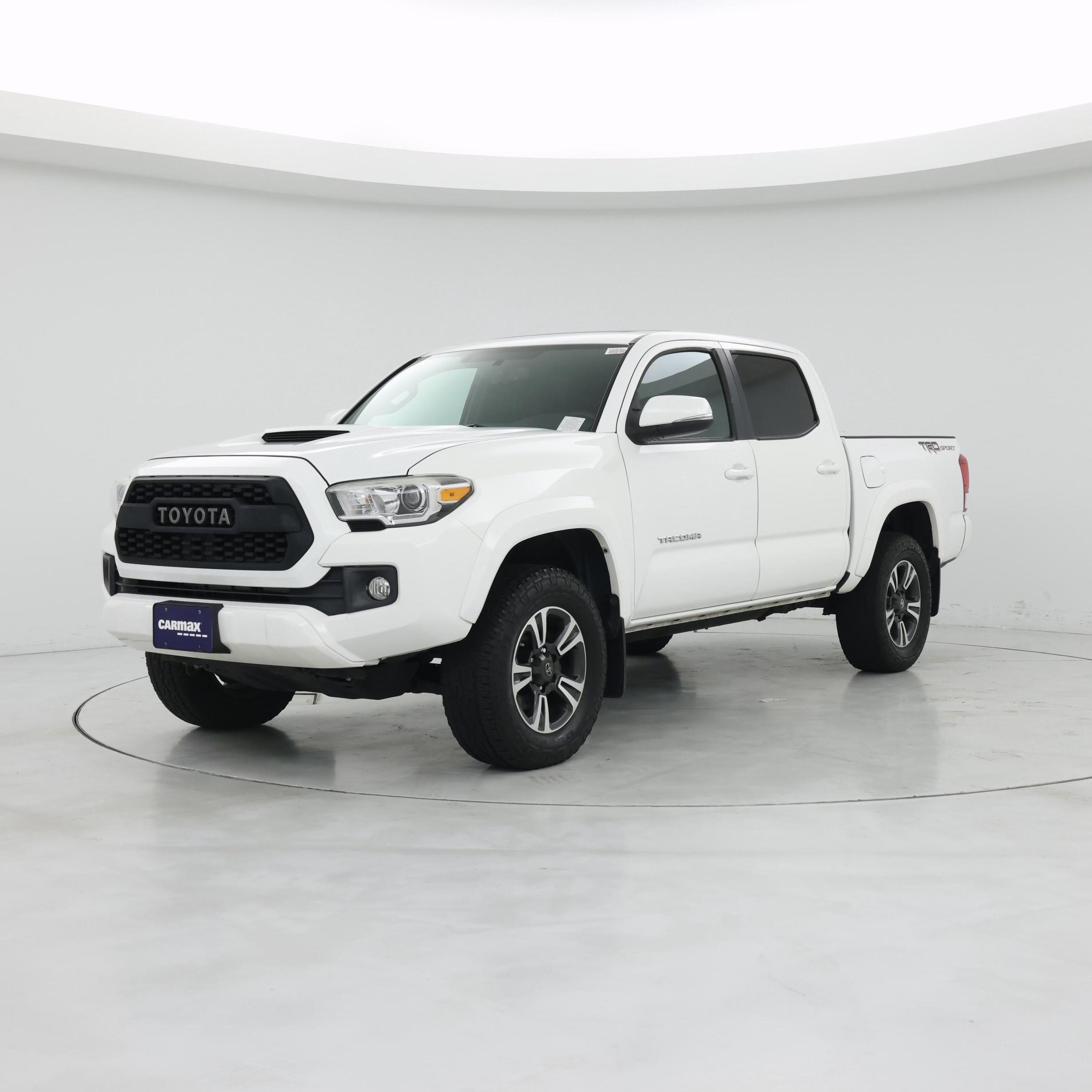 Thumbnail: 2017 Toyota Tacoma - 4