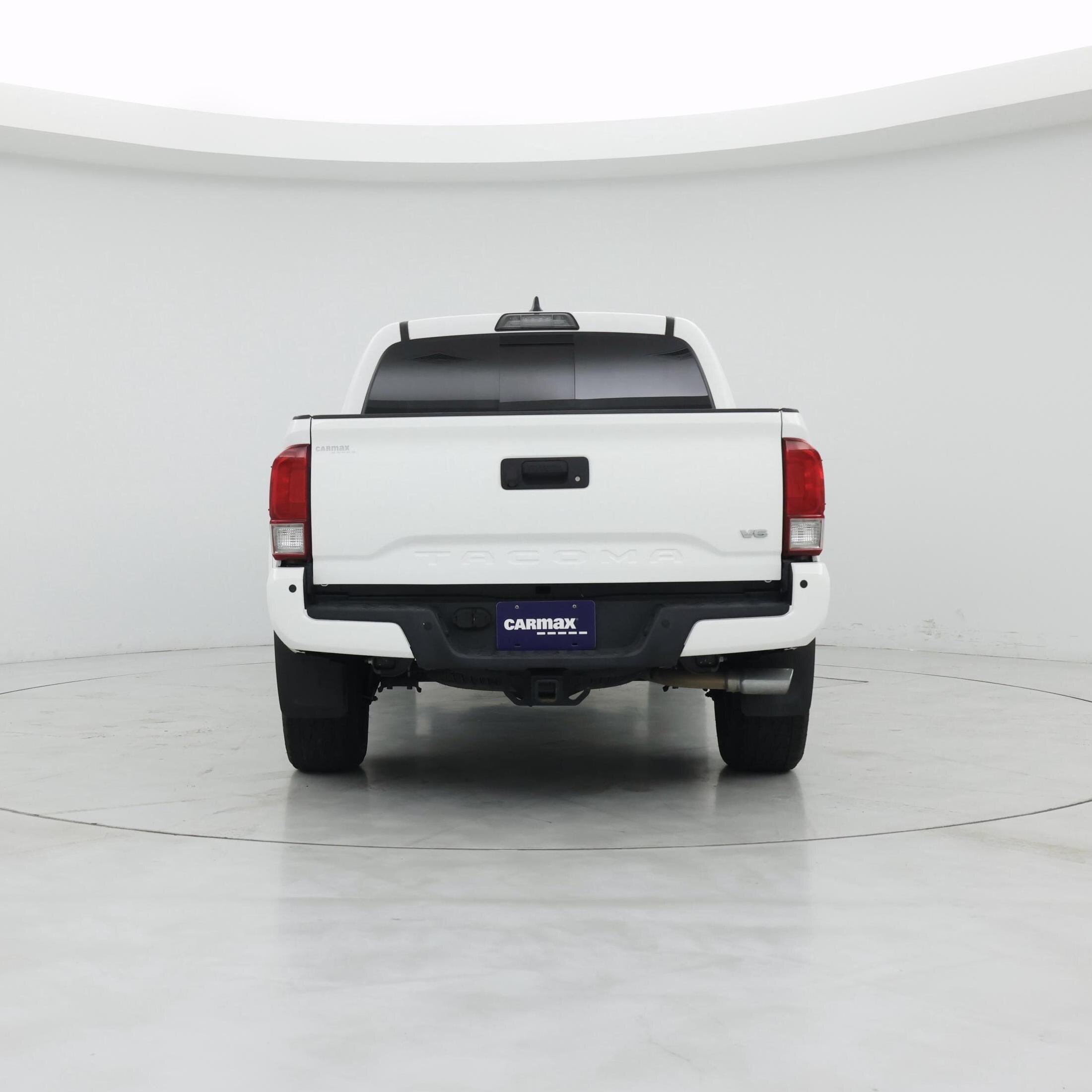 Thumbnail: 2017 Toyota Tacoma - 6