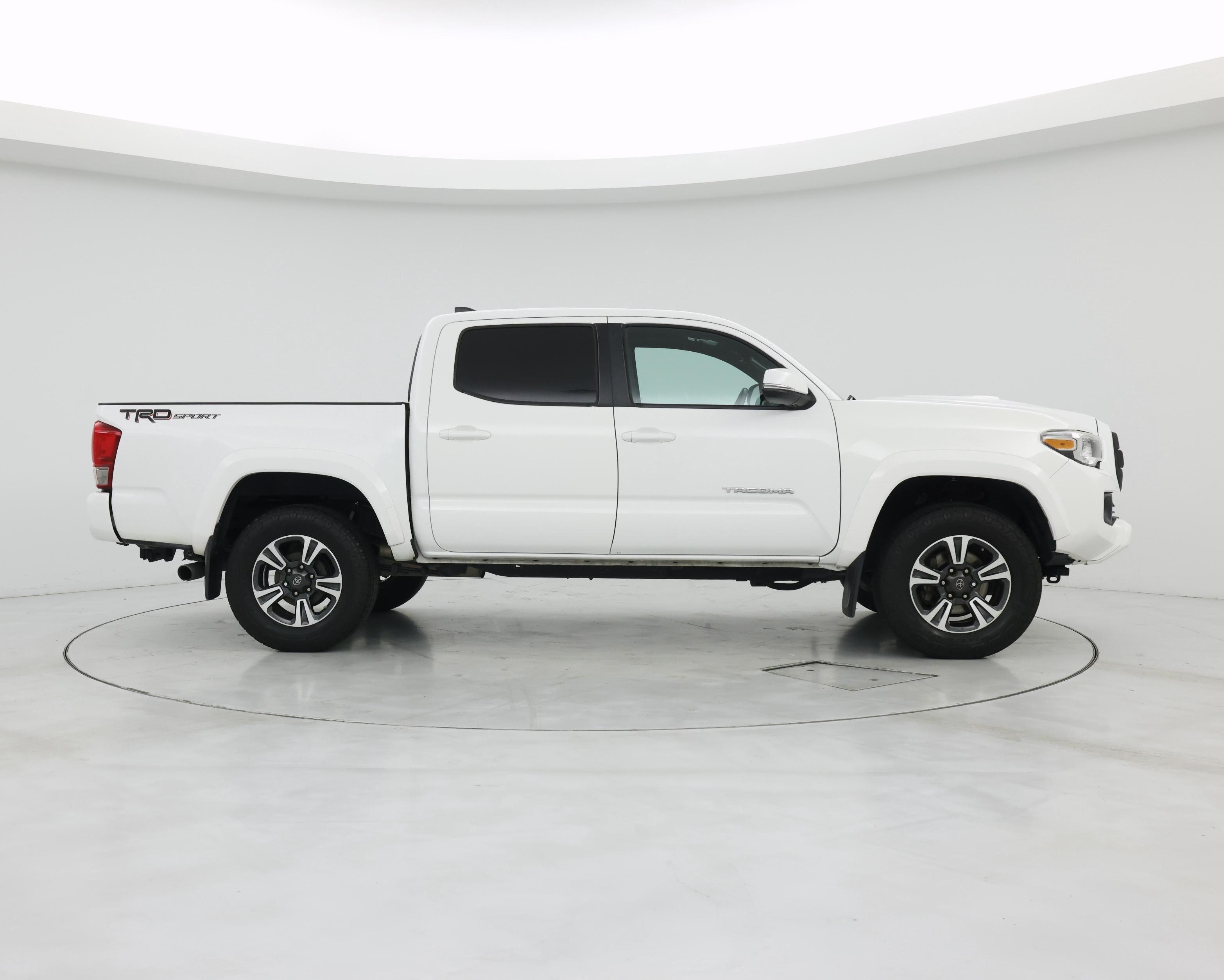 Thumbnail: 2017 Toyota Tacoma - 7