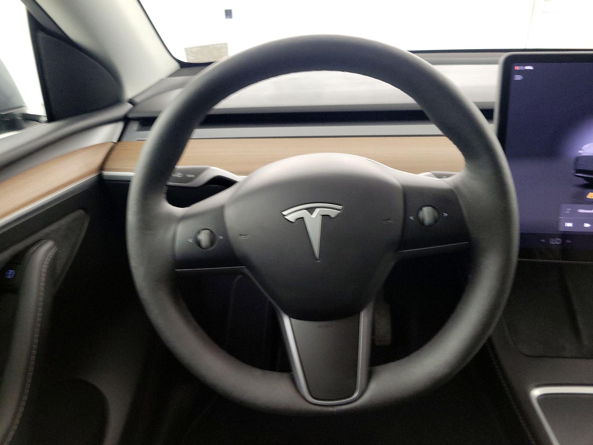 Thumbnail: 2025 Tesla Model Y - 10
