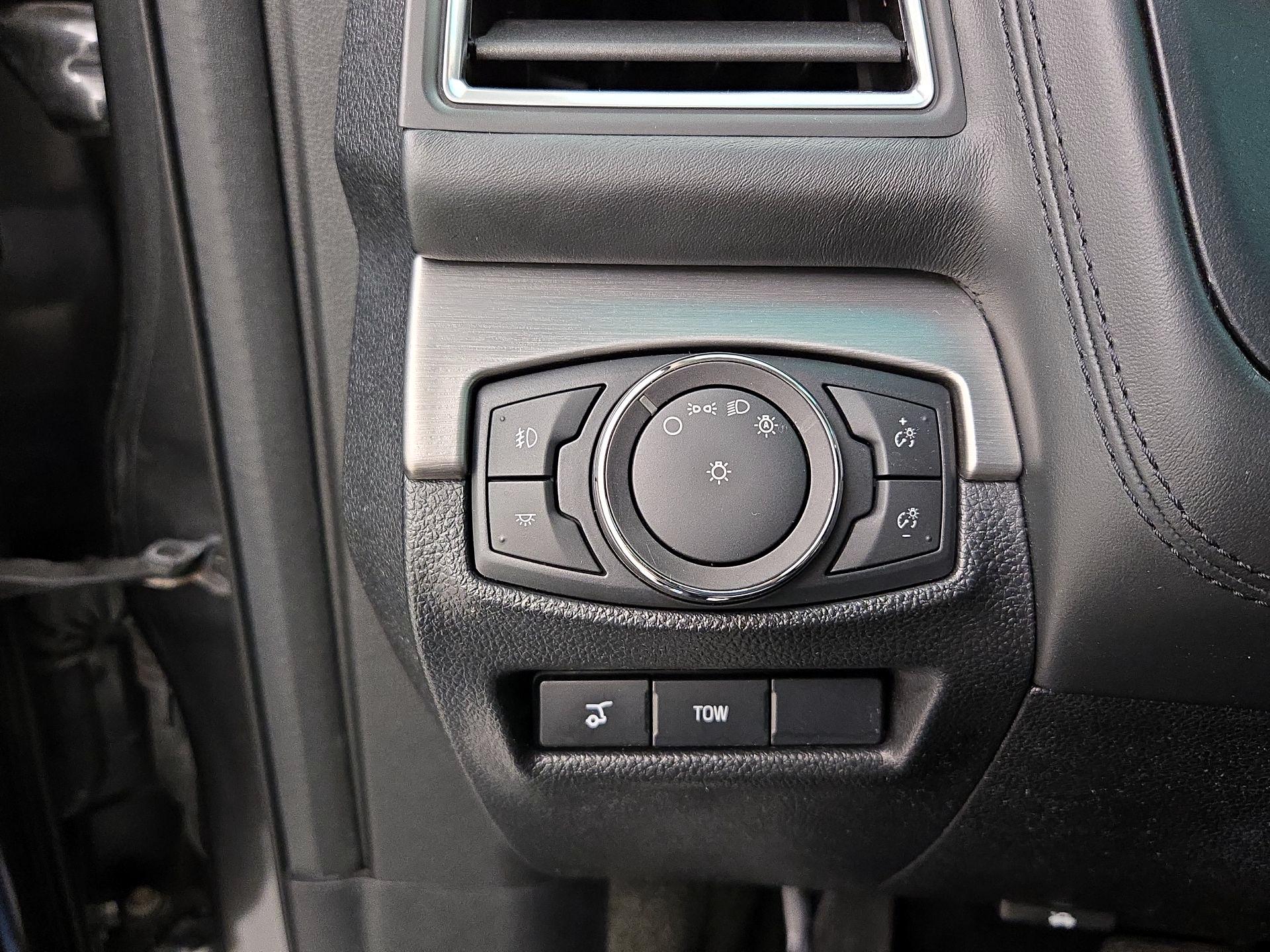 Thumbnail: 2016 Ford Explorer - 13