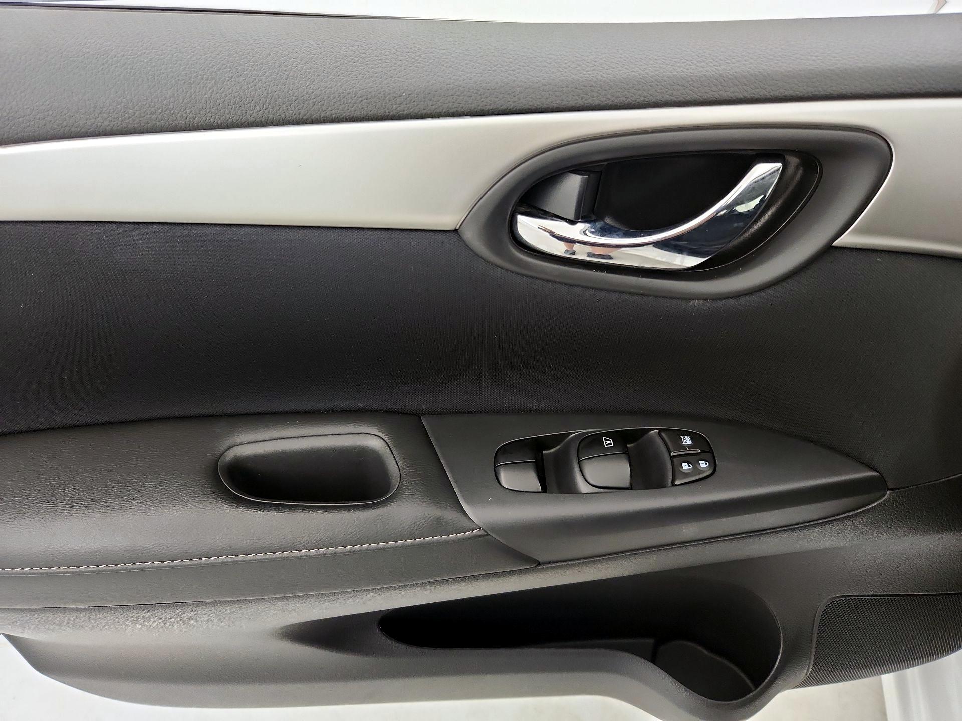 Thumbnail: 2016 Nissan Sentra - 12