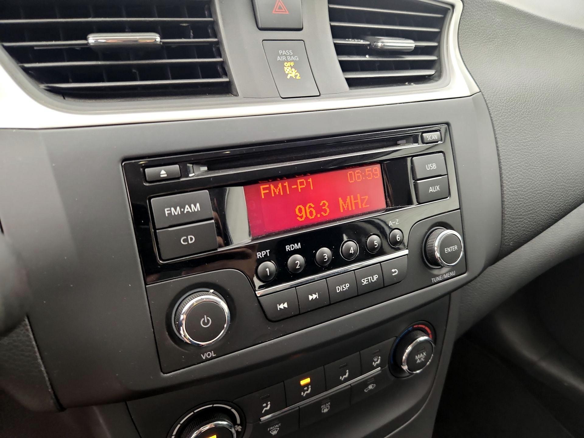 Thumbnail: 2016 Nissan Sentra - 14