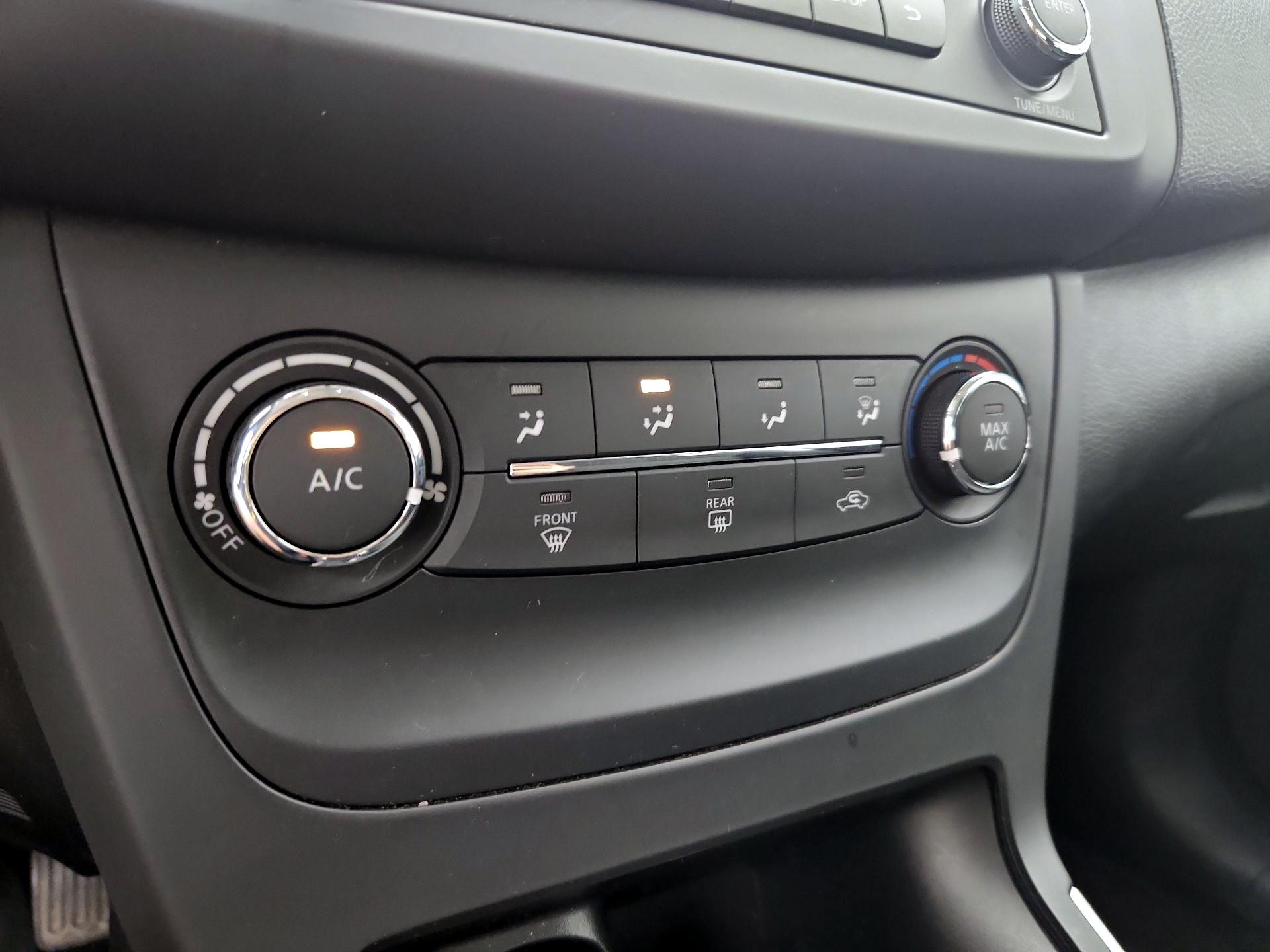 Thumbnail: 2016 Nissan Sentra - 15