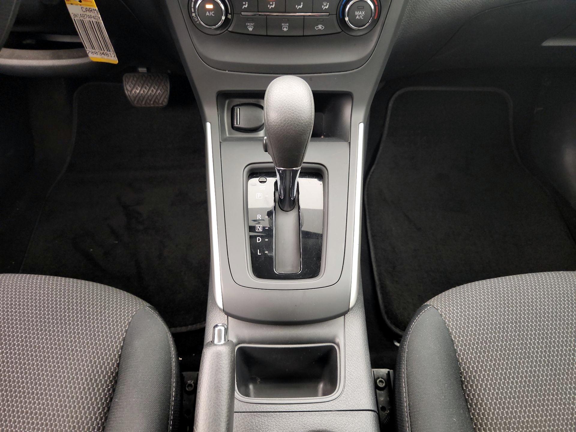 Thumbnail: 2016 Nissan Sentra - 16