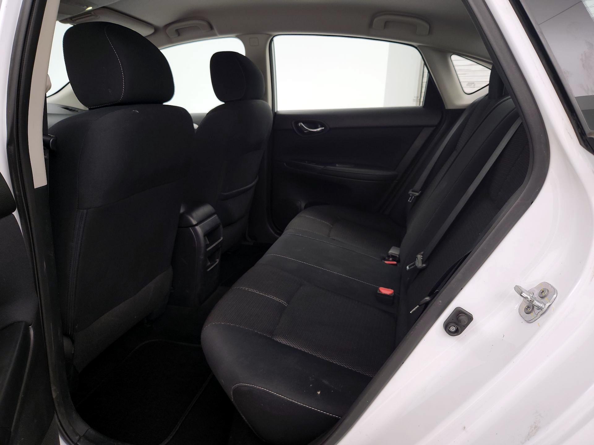 Thumbnail: 2016 Nissan Sentra - 18