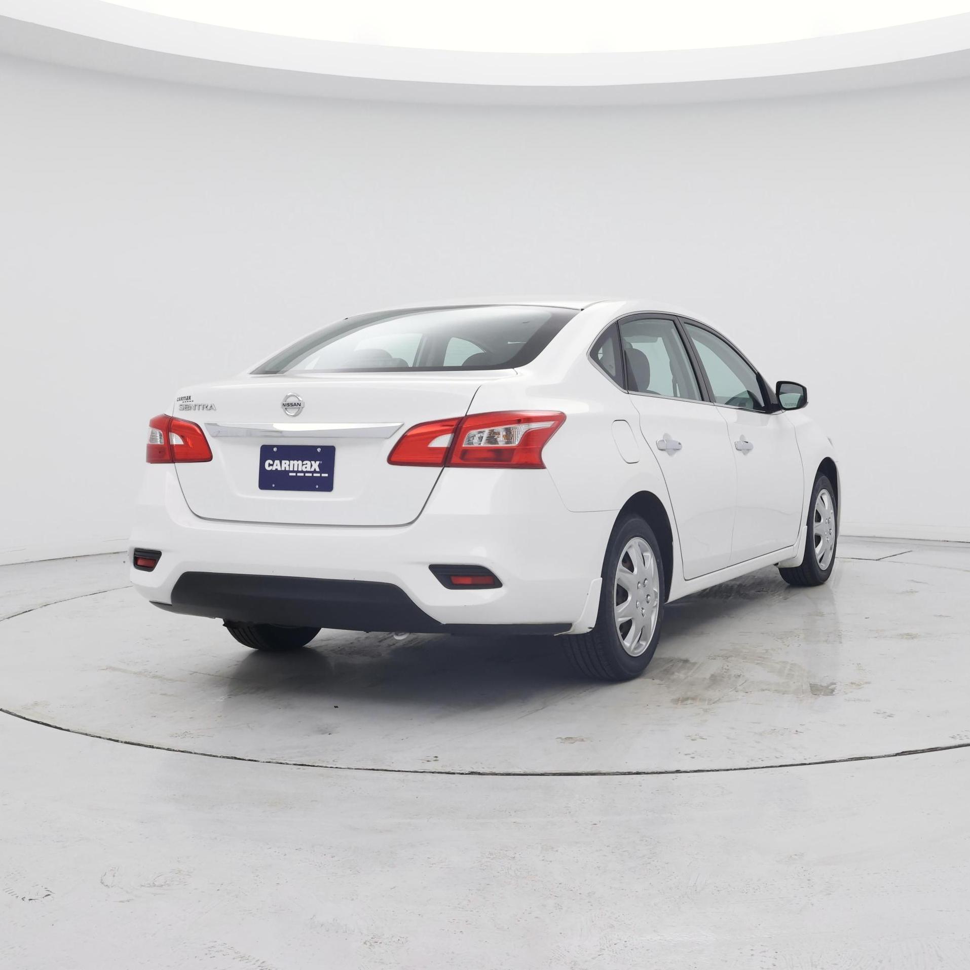 Thumbnail: 2016 Nissan Sentra - 8