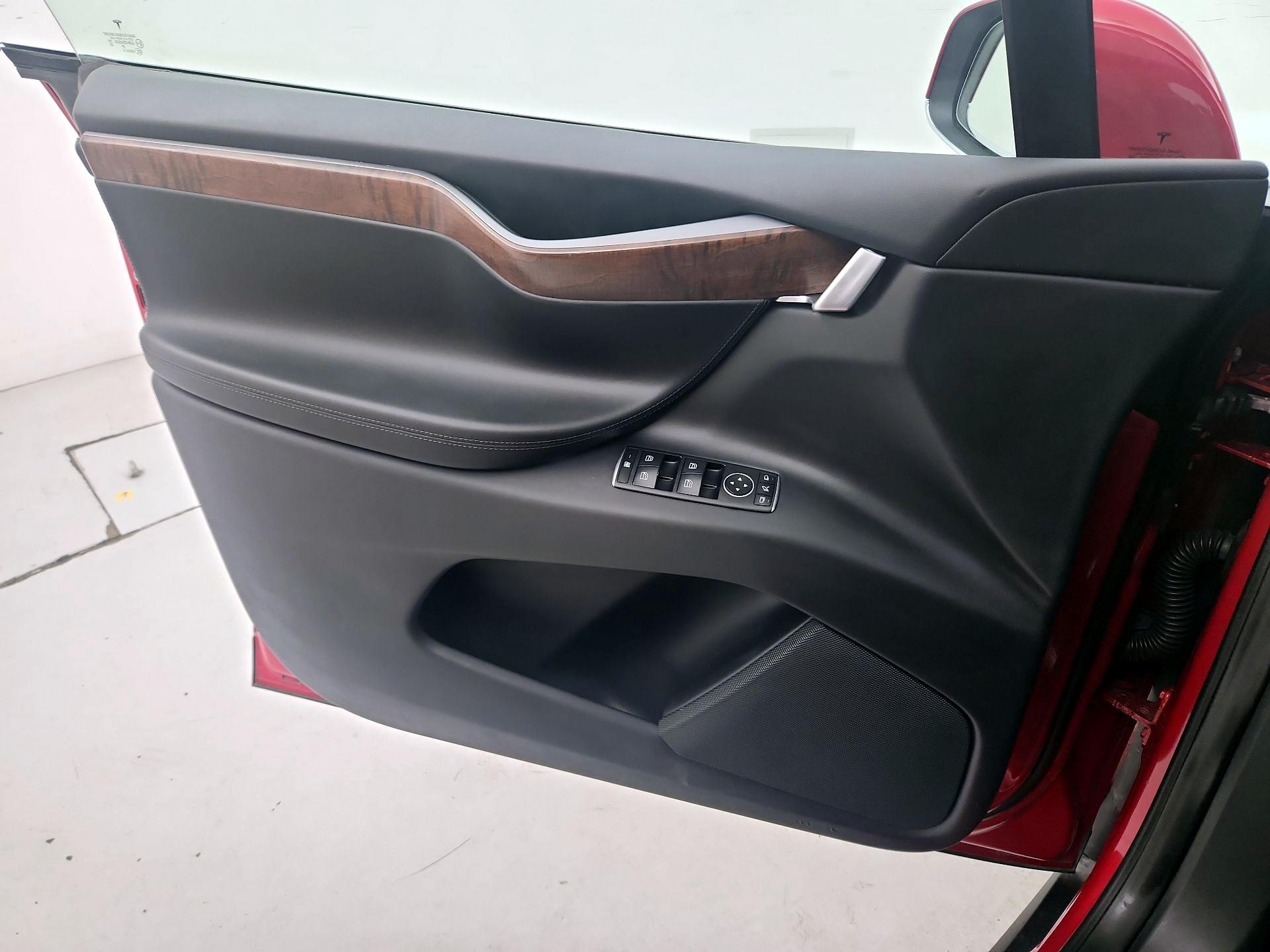 Thumbnail: 2020 Tesla Model X - 12