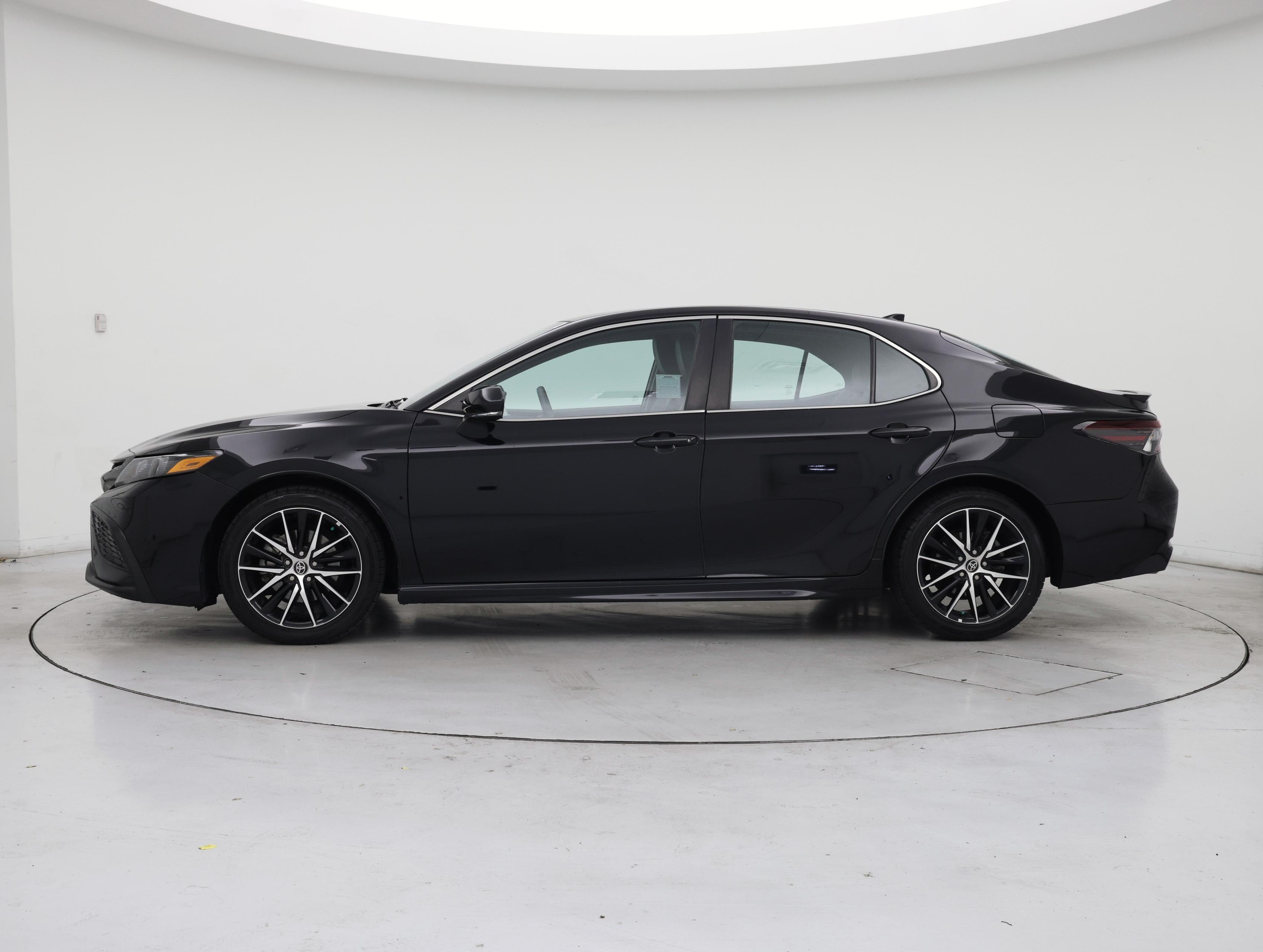 Thumbnail: 2022 Toyota Camry - 3