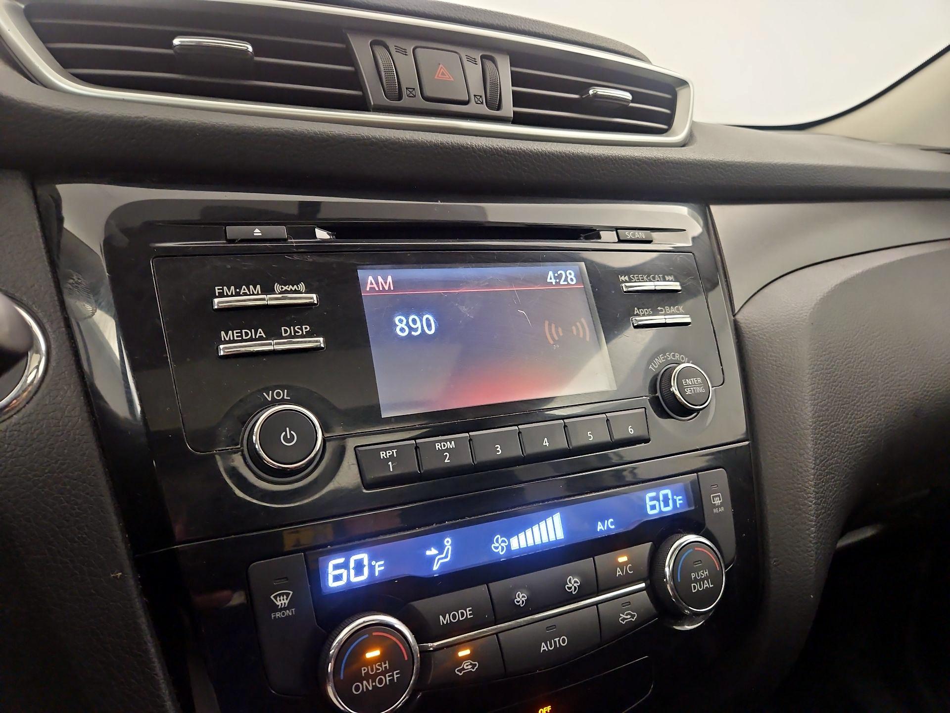 Thumbnail: 2016 Nissan Rogue - 13
