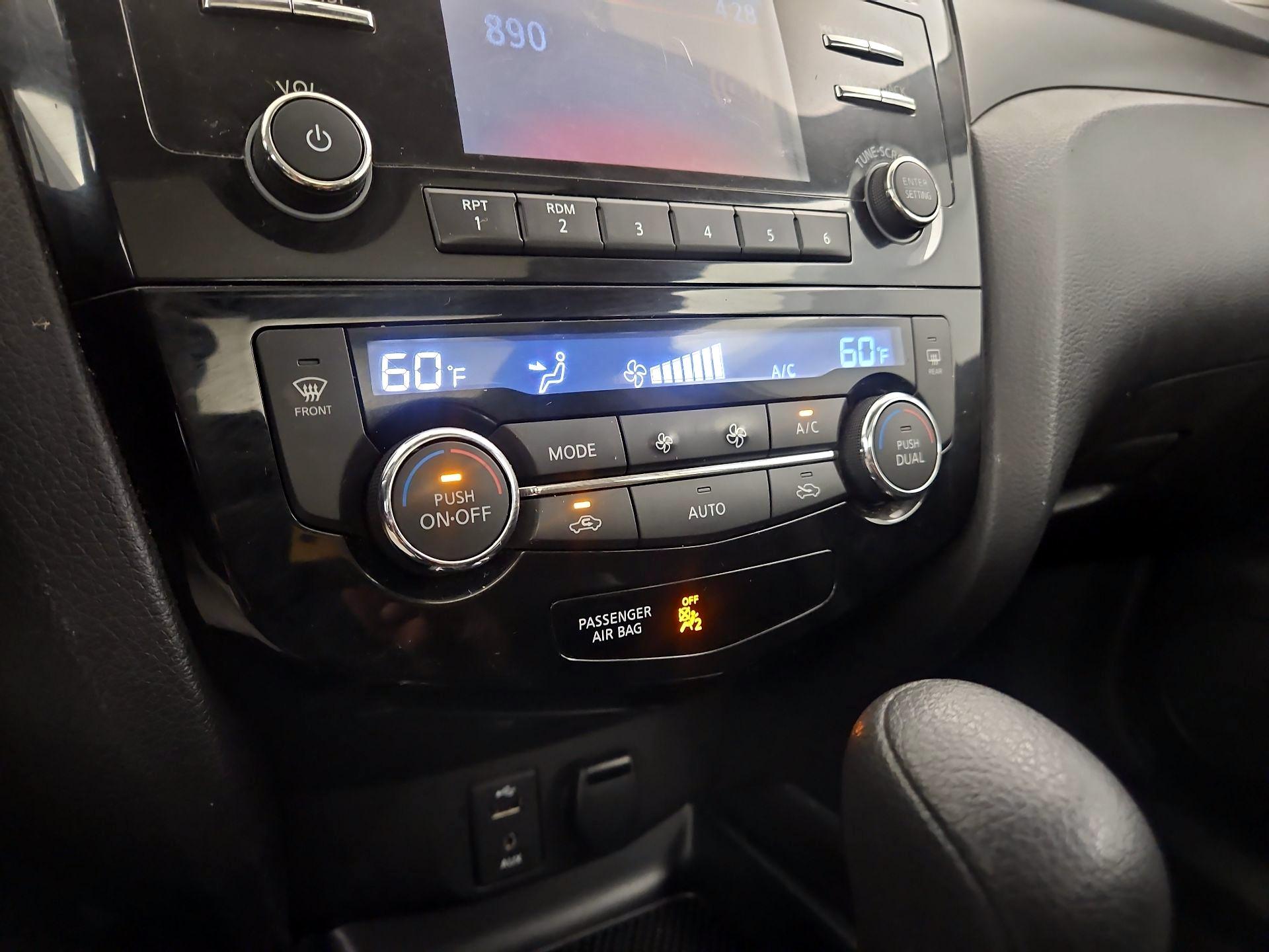 Thumbnail: 2016 Nissan Rogue - 14