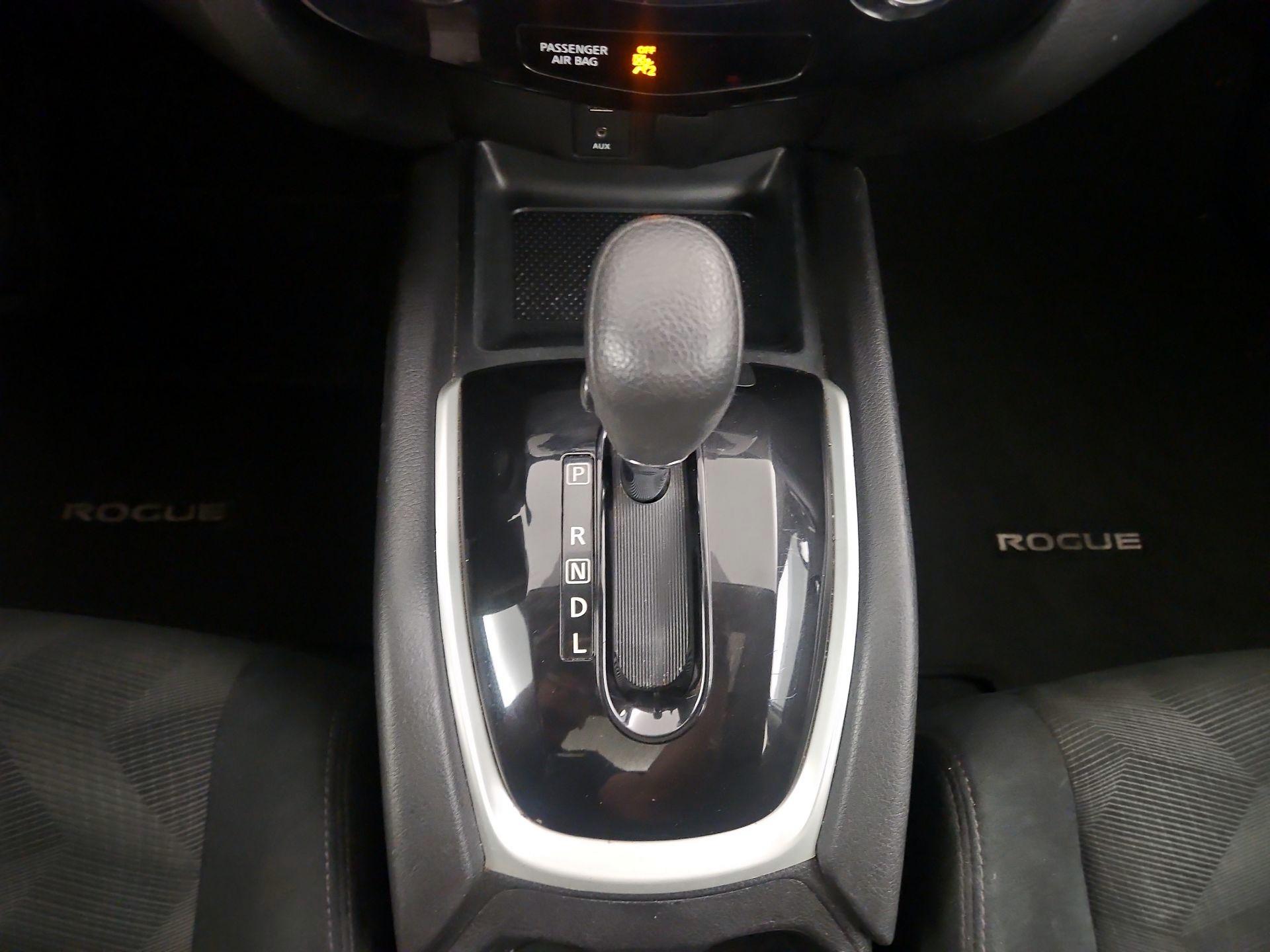 Thumbnail: 2016 Nissan Rogue - 15