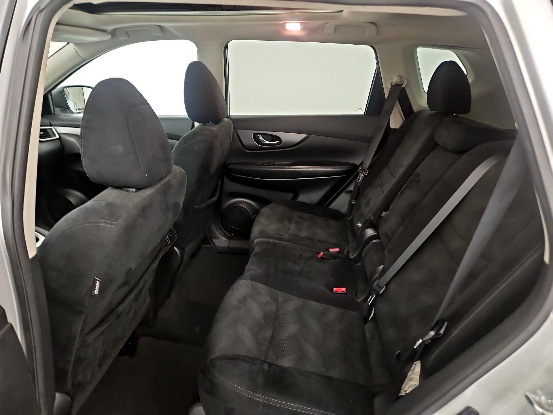 Thumbnail: 2016 Nissan Rogue - 18