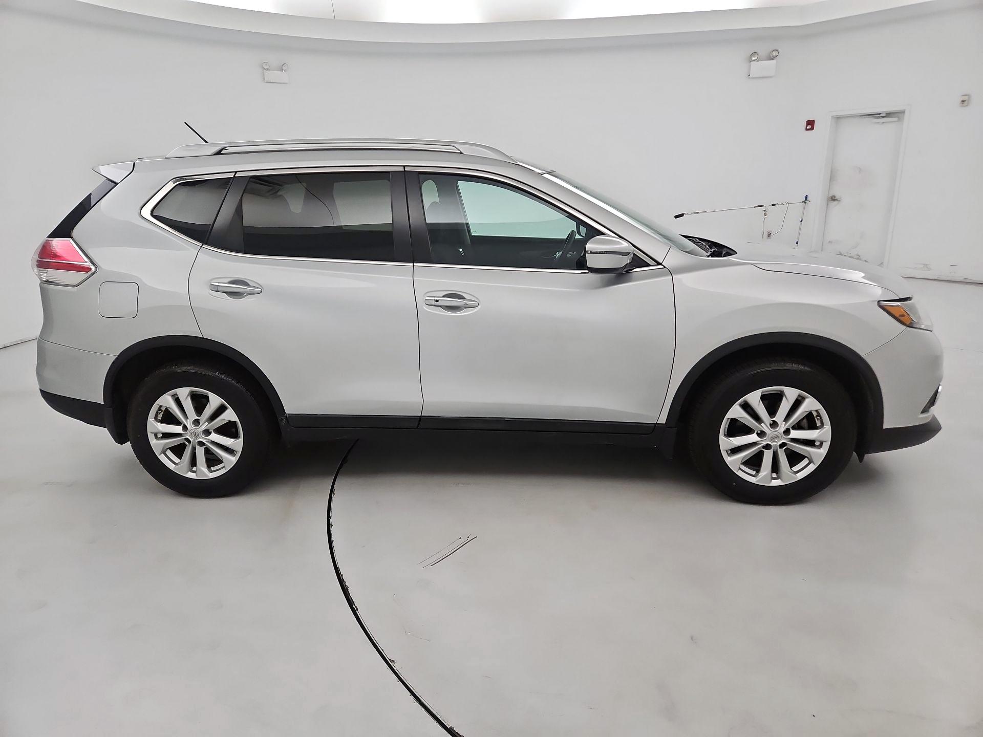 Thumbnail: 2016 Nissan Rogue - 4