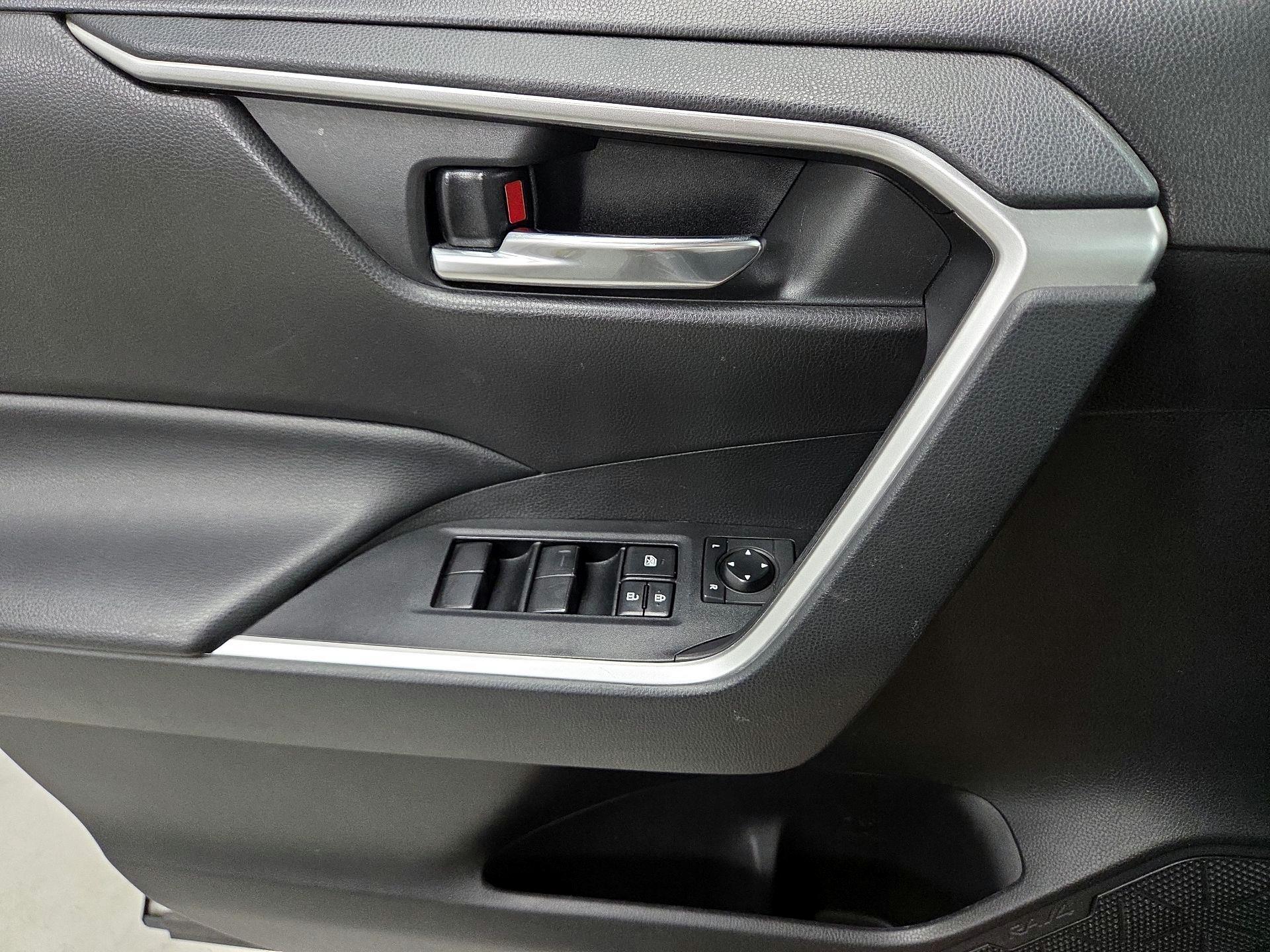 Thumbnail: 2020 Toyota RAV4 - 12