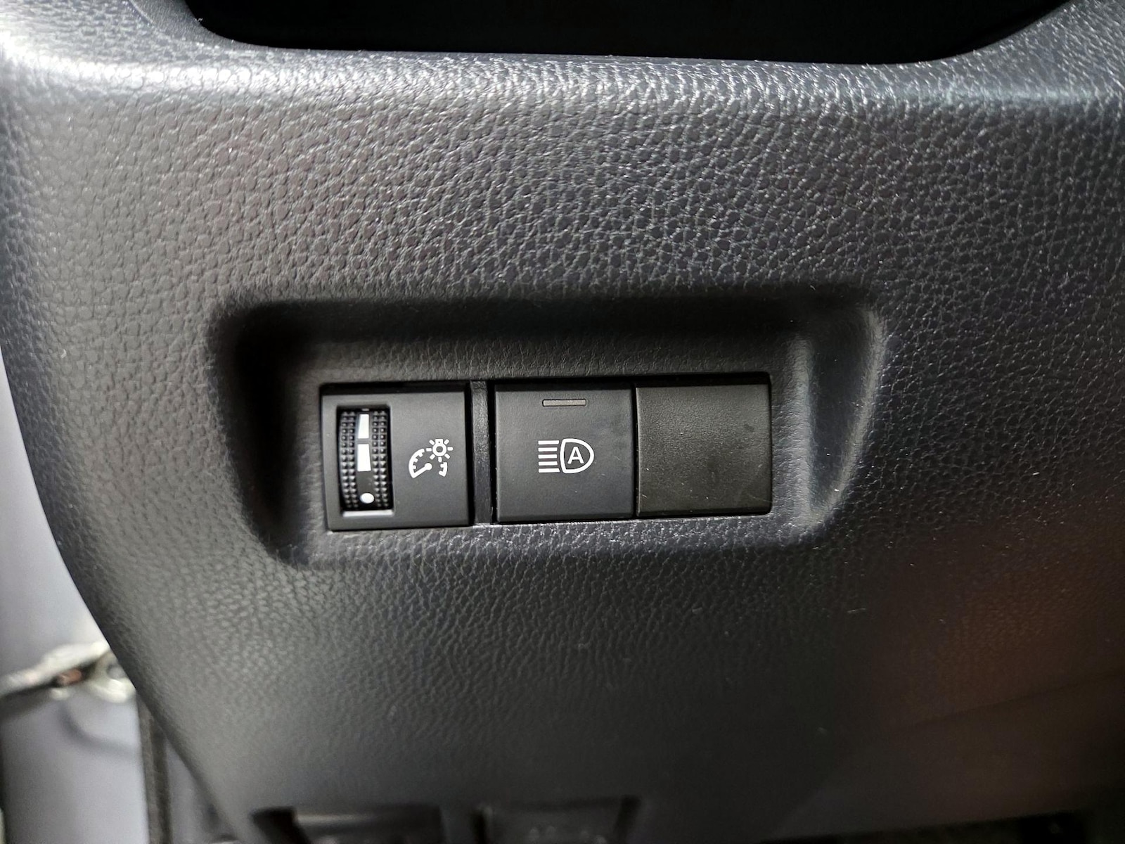 2020 Toyota RAV4 XLE - Photo 14